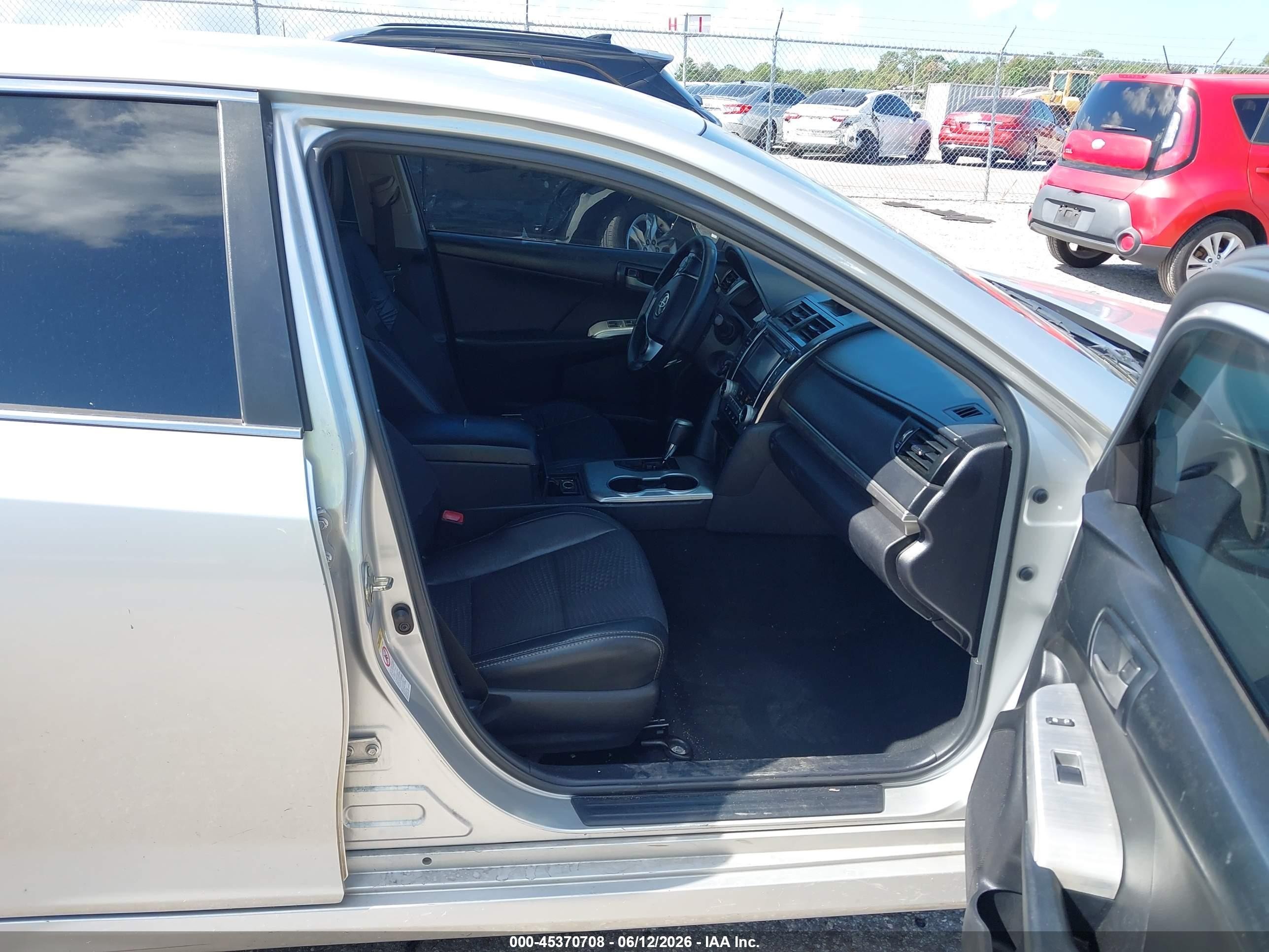 2014 Toyota Camry Se Серебряный vin: 4T1BF1FK0EU311932