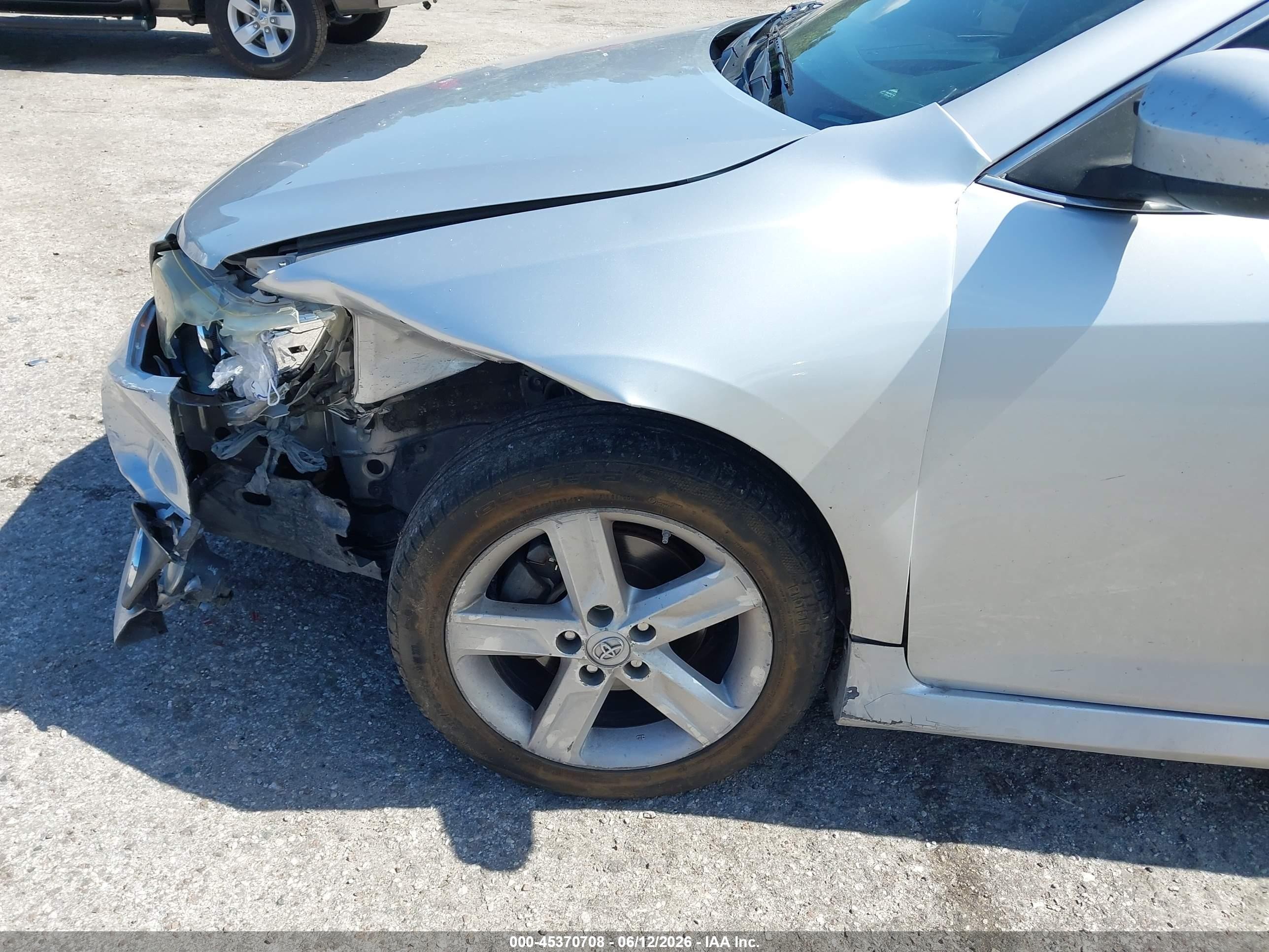 2014 Toyota Camry Se Серебряный vin: 4T1BF1FK0EU311932