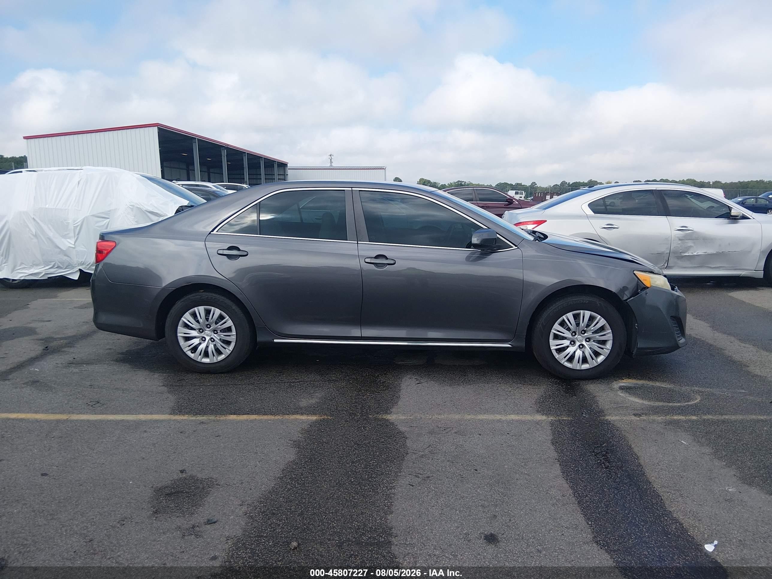 2014 Toyota Camry Le Gray vin: 4T1BF1FK0EU321571