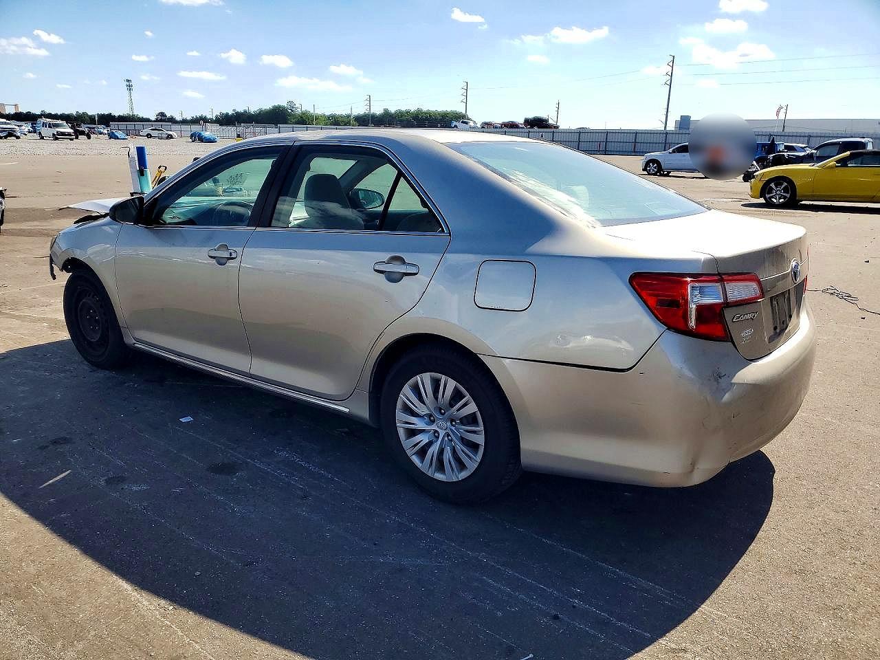 2014 Toyota Camry Le Gold vin: 4T1BF1FK0EU339665