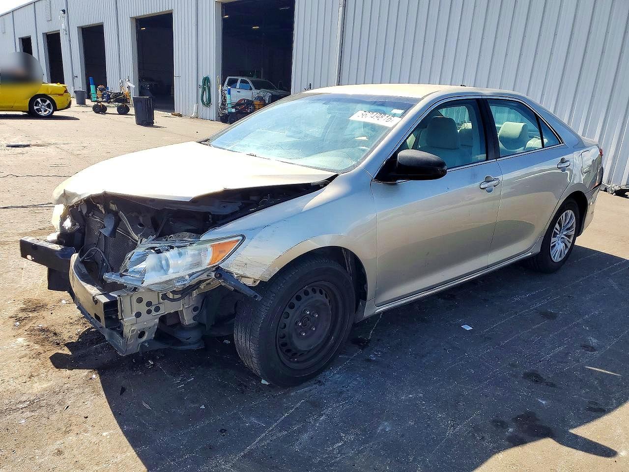 2014 Toyota Camry Le Gold vin: 4T1BF1FK0EU339665