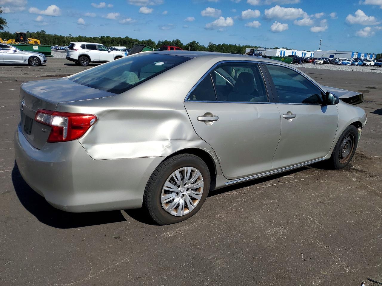 2014 Toyota Camry Le Gold vin: 4T1BF1FK0EU339665