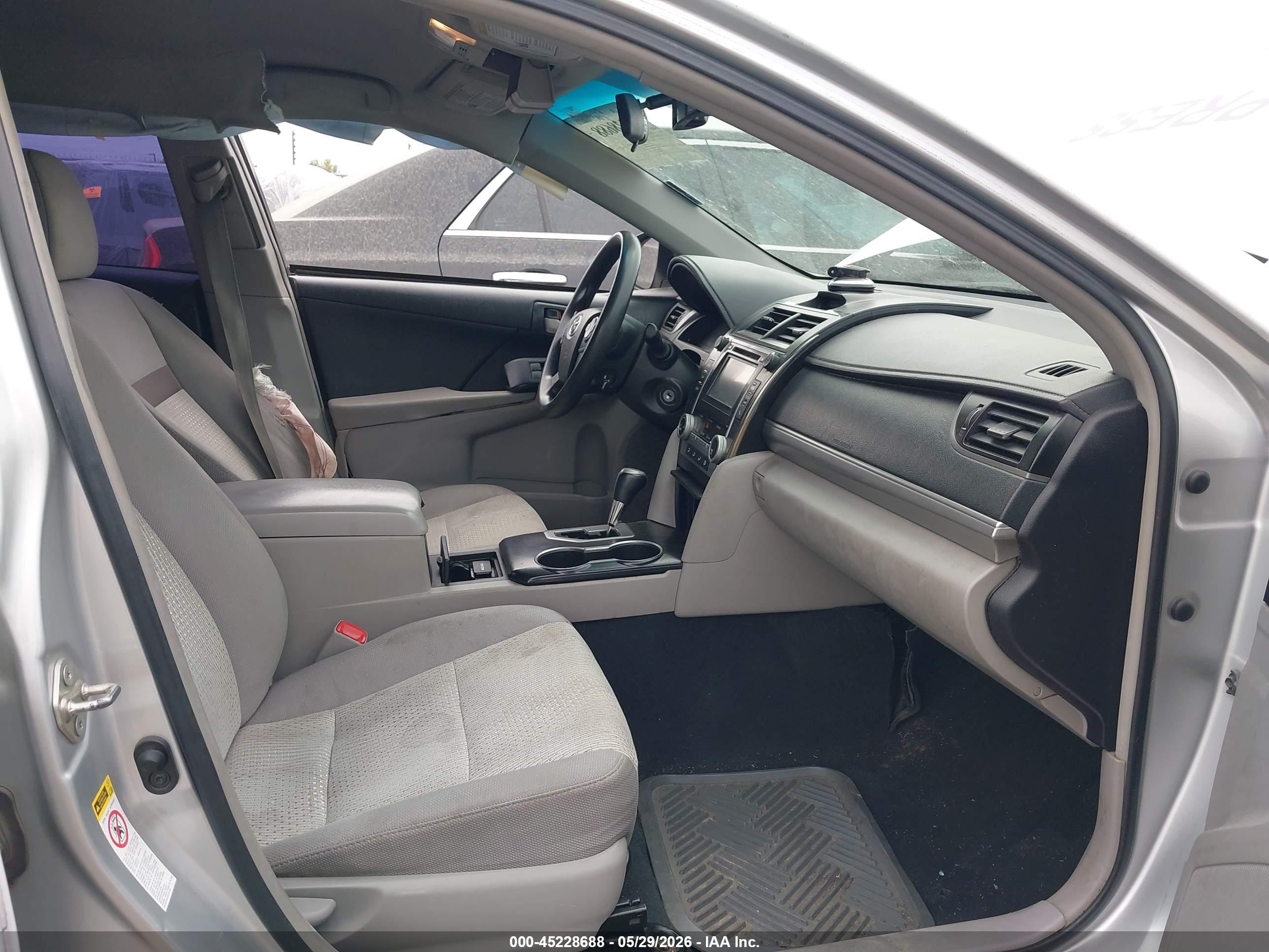 2014 Toyota Camry Le White vin: 4T1BF1FK0EU419385