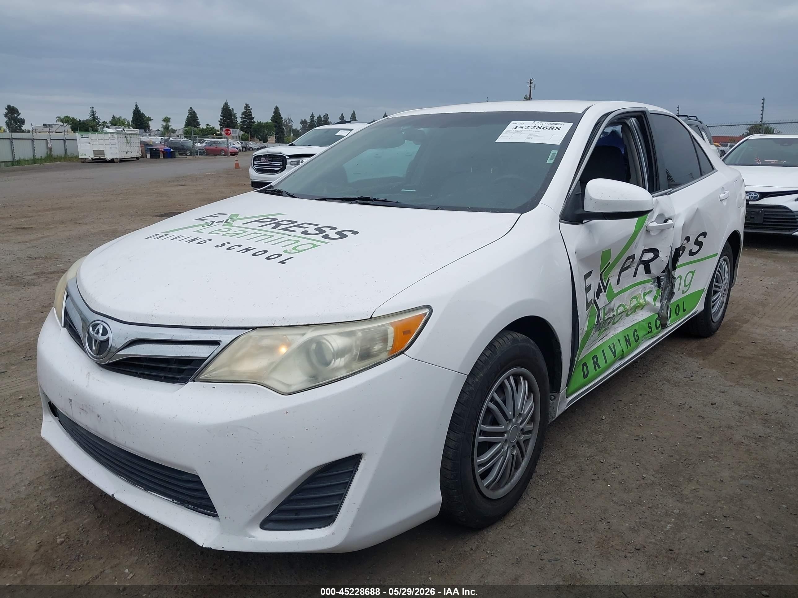 2014 Toyota Camry Le White vin: 4T1BF1FK0EU419385