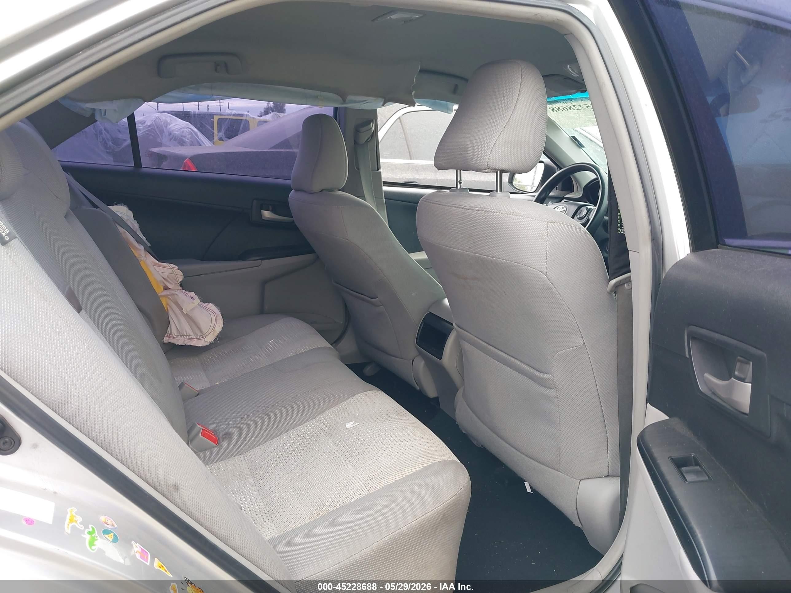 2014 Toyota Camry Le White vin: 4T1BF1FK0EU419385