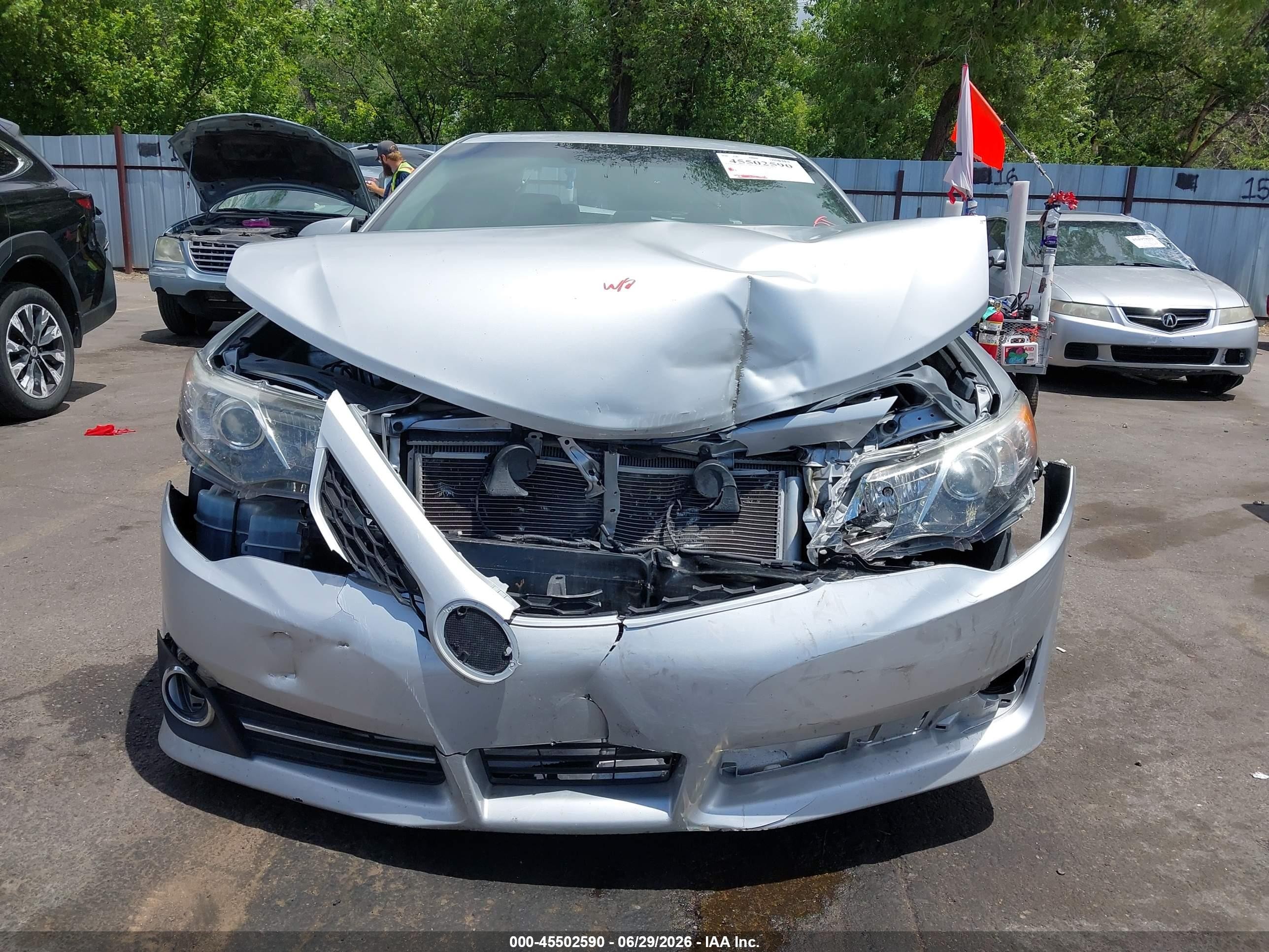 2014 Toyota Camry Se Silver vin: 4T1BF1FK0EU444741