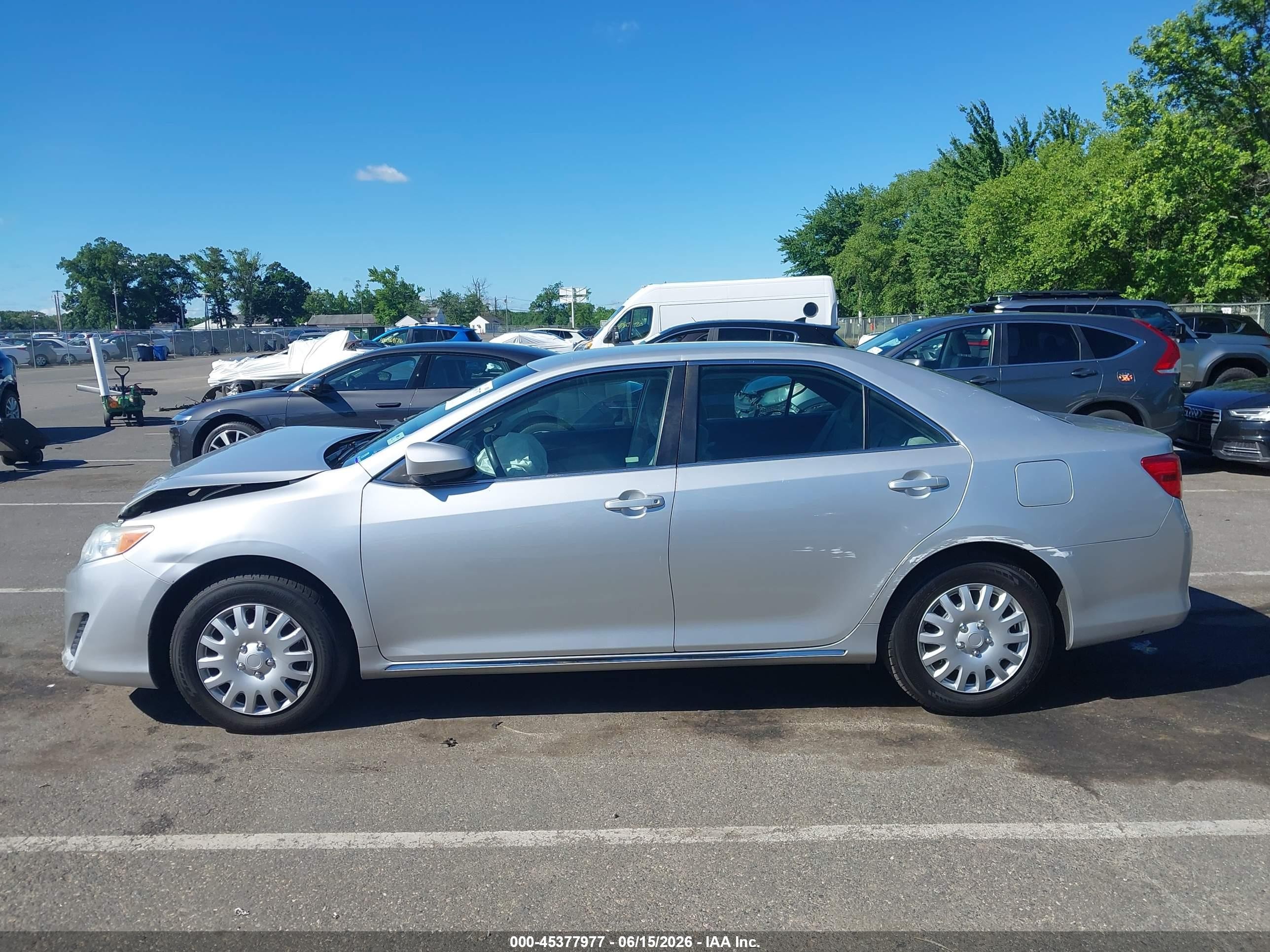 2014 Toyota Camry Le Silver vin: 4T1BF1FK0EU448823