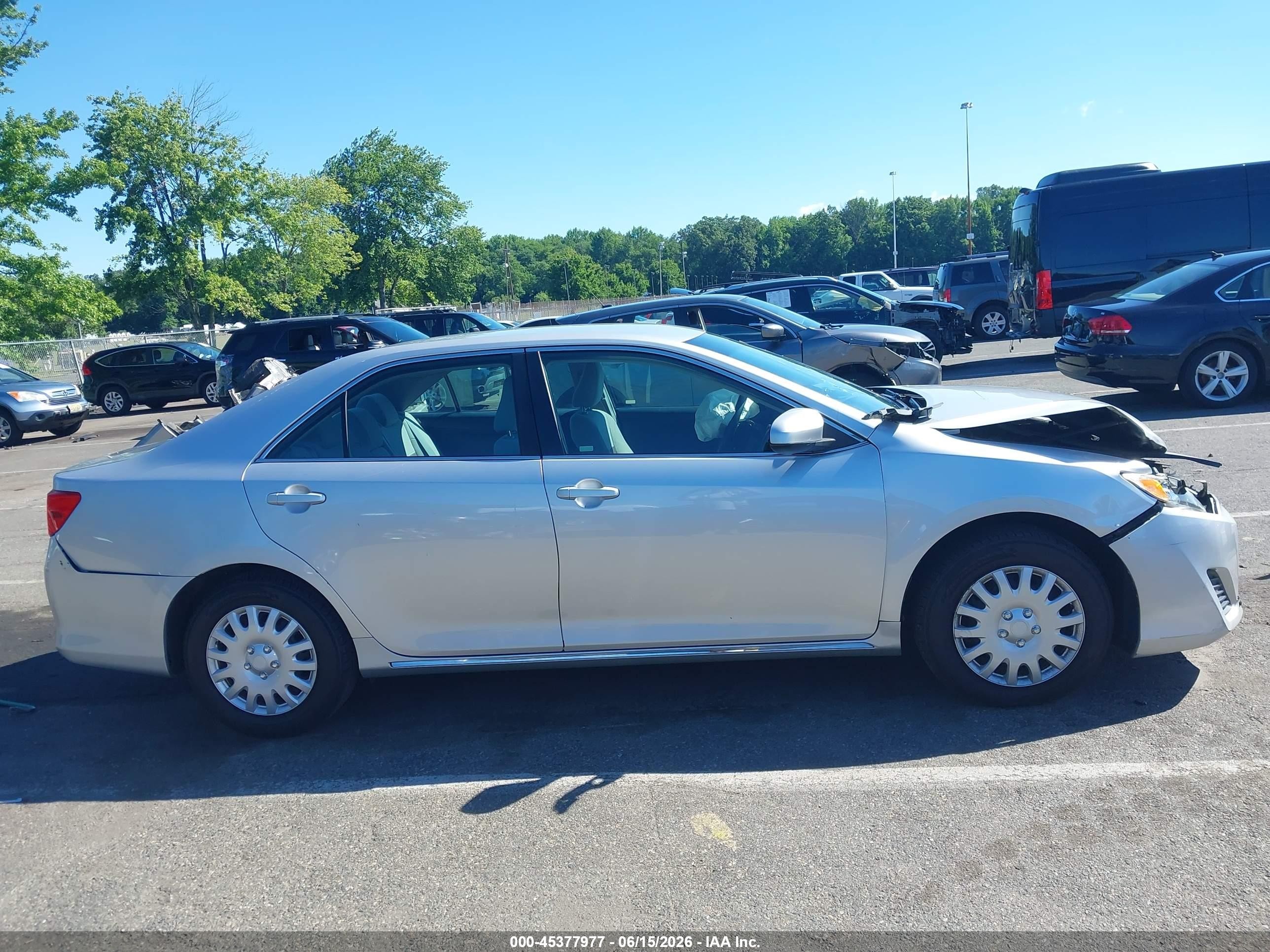 2014 Toyota Camry Le Silver vin: 4T1BF1FK0EU448823