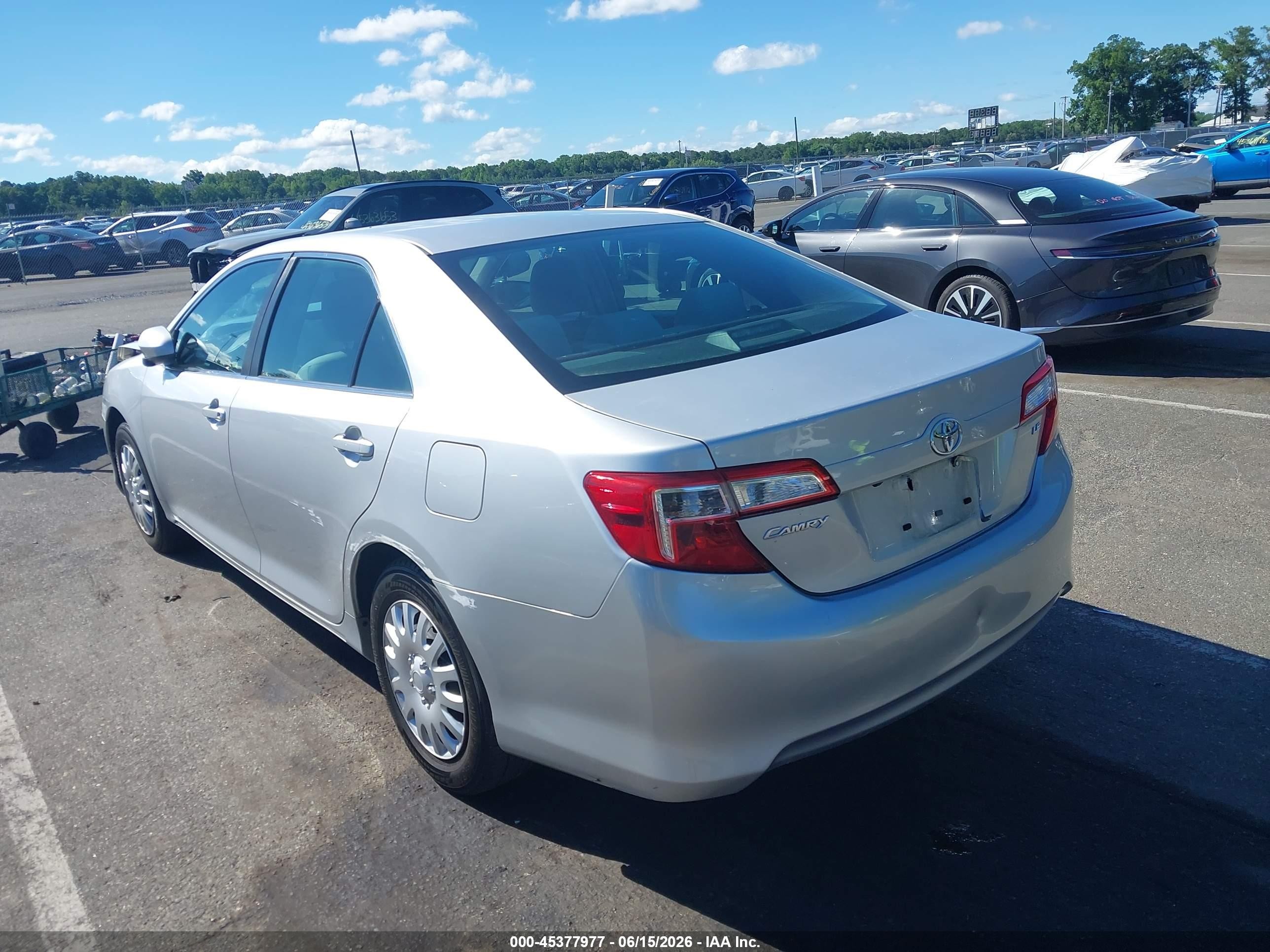 2014 Toyota Camry Le Silver vin: 4T1BF1FK0EU448823