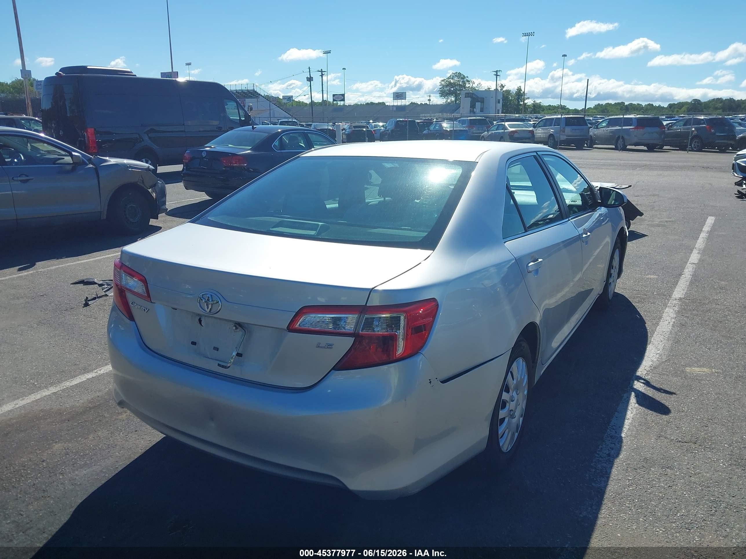 2014 Toyota Camry Le Silver vin: 4T1BF1FK0EU448823