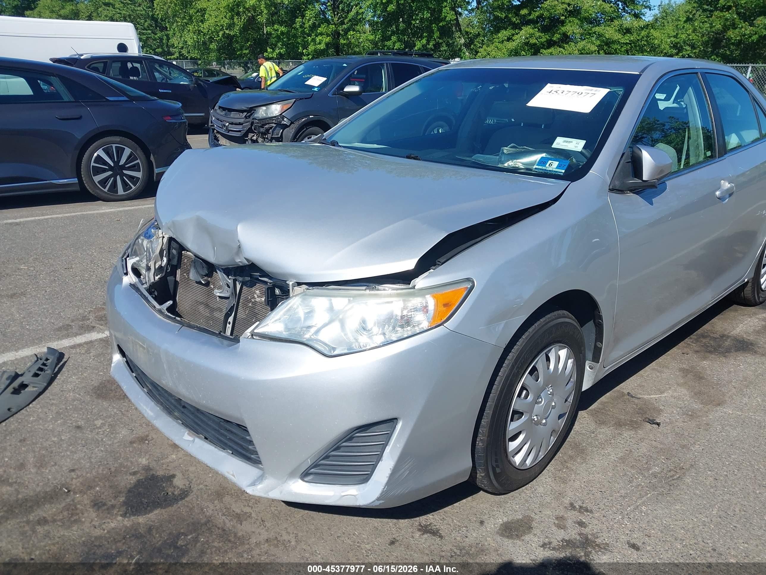 2014 Toyota Camry Le Silver vin: 4T1BF1FK0EU448823