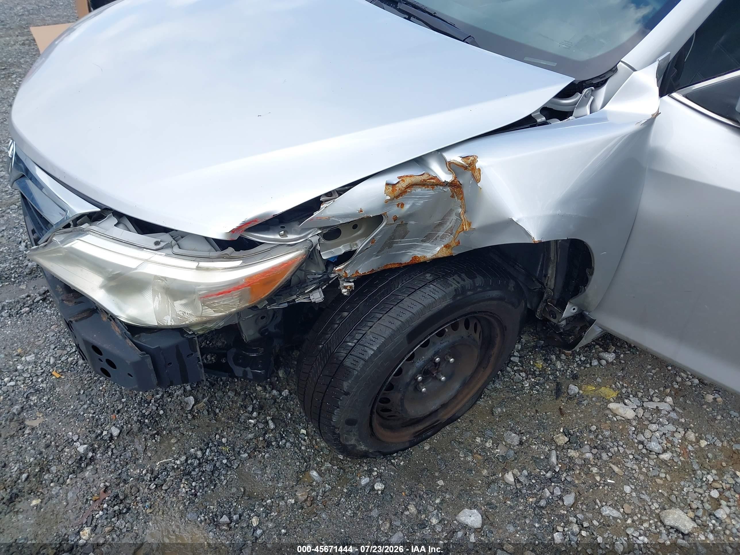 2014 Toyota Camry Le Silver vin: 4T1BF1FK0EU452032
