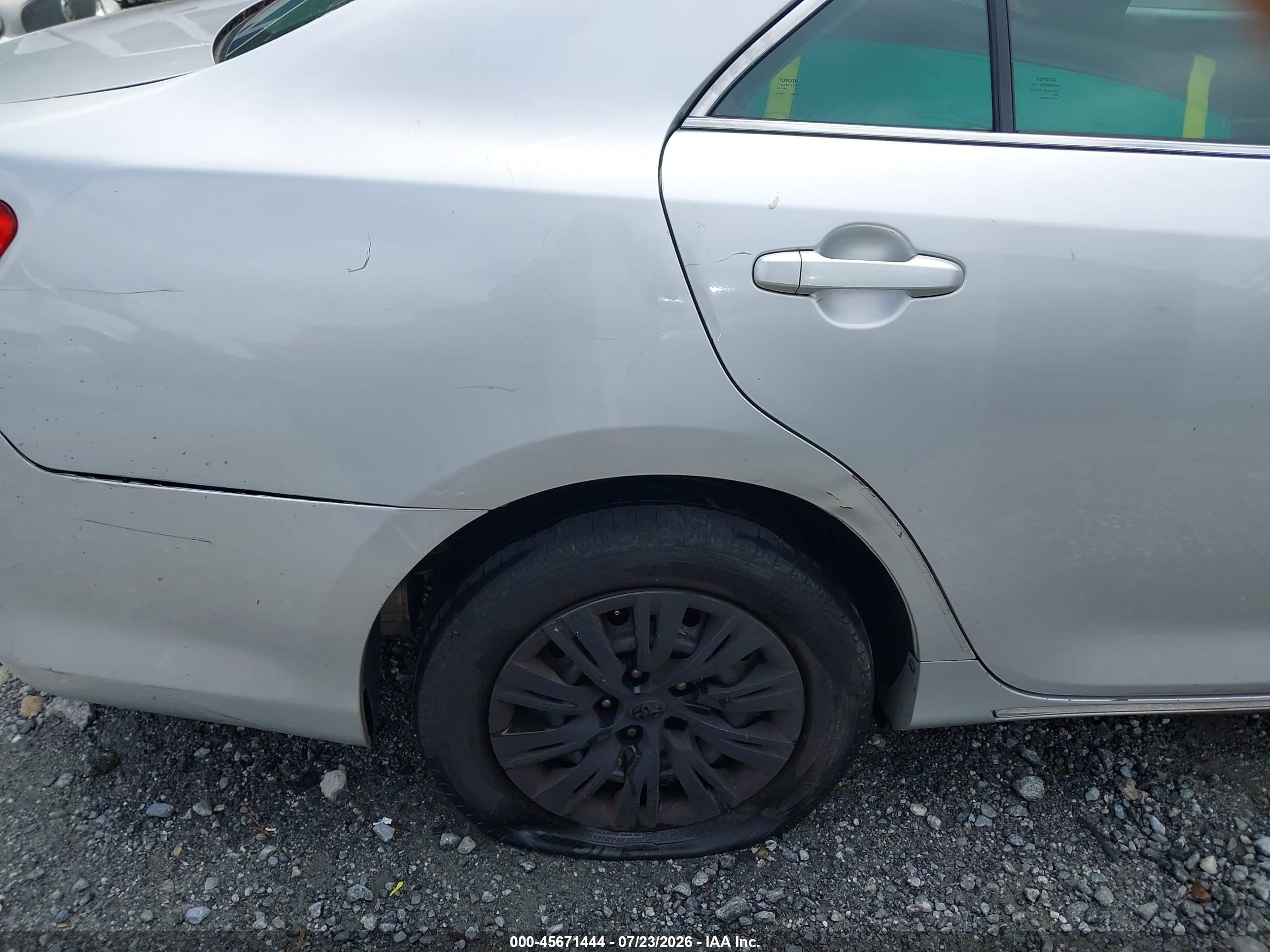2014 Toyota Camry Le Silver vin: 4T1BF1FK0EU452032
