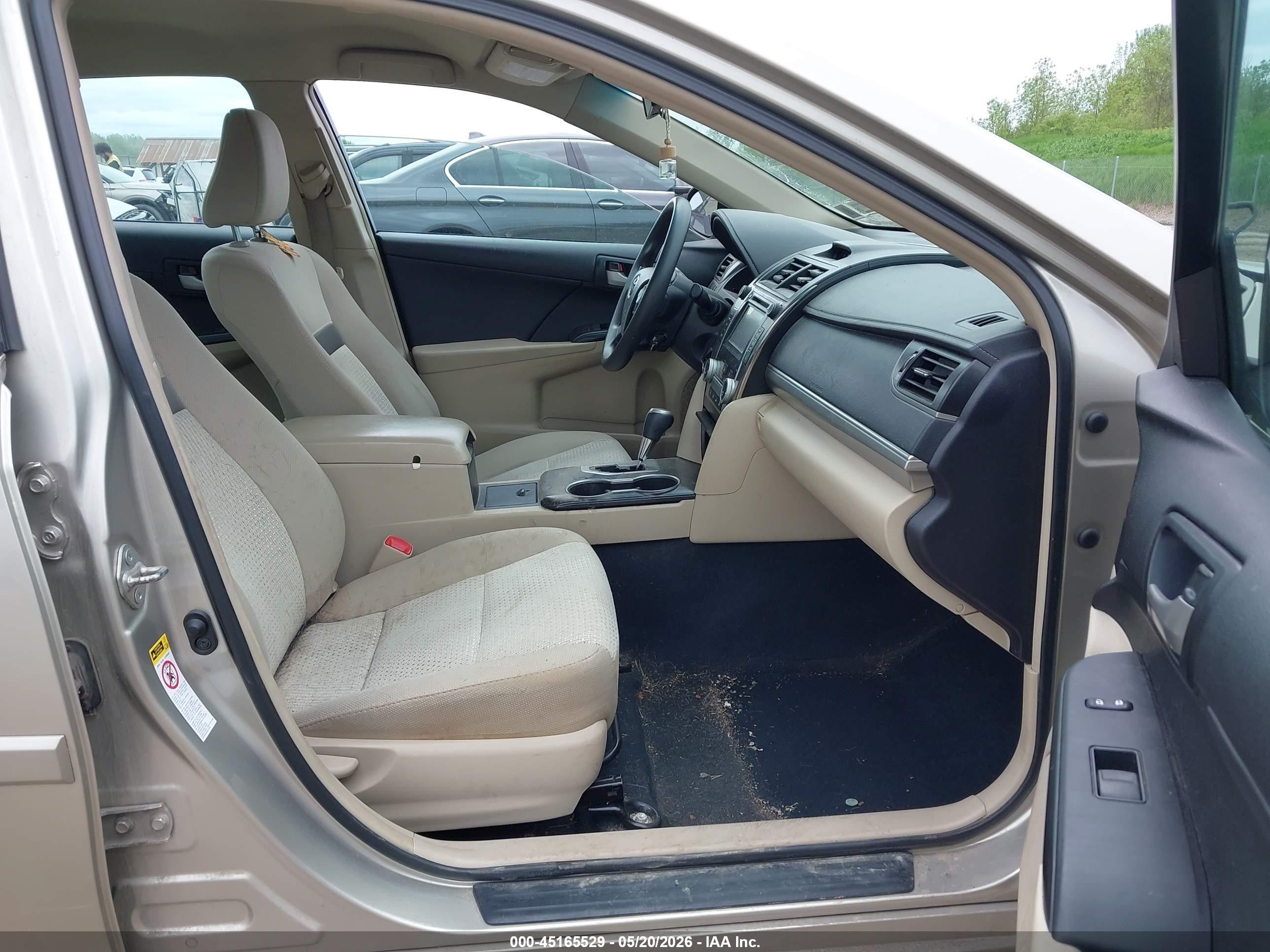 2014 Toyota Camry Le Champagne vin: 4T1BF1FK0EU457196