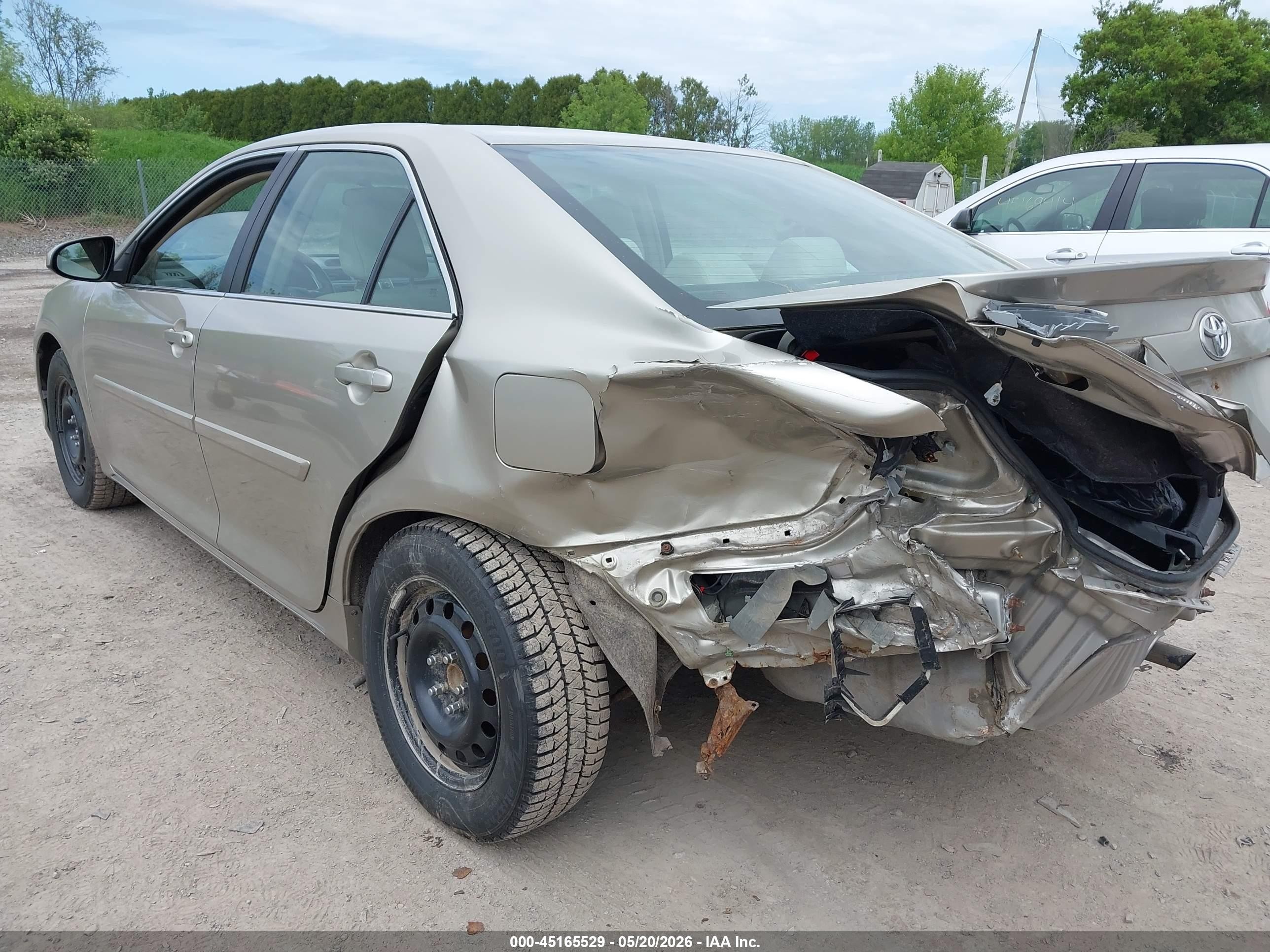 2014 Toyota Camry Le Champagne vin: 4T1BF1FK0EU457196