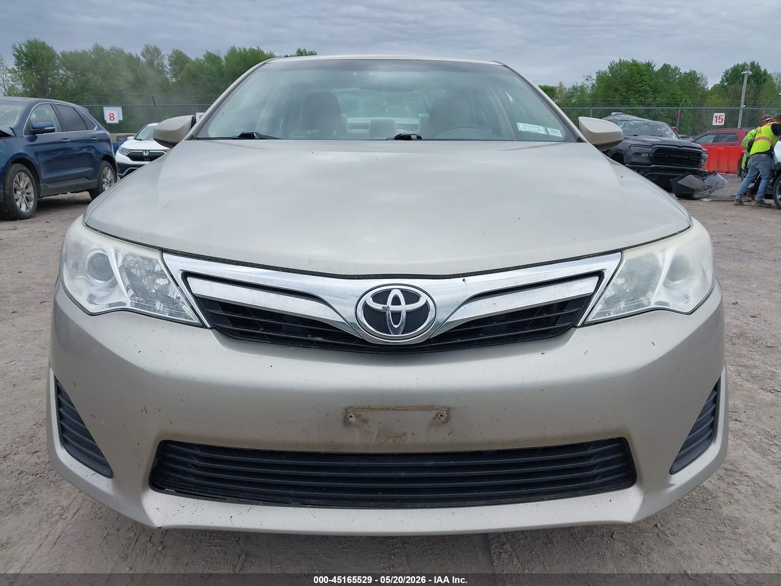 2014 Toyota Camry Le Champagne vin: 4T1BF1FK0EU457196