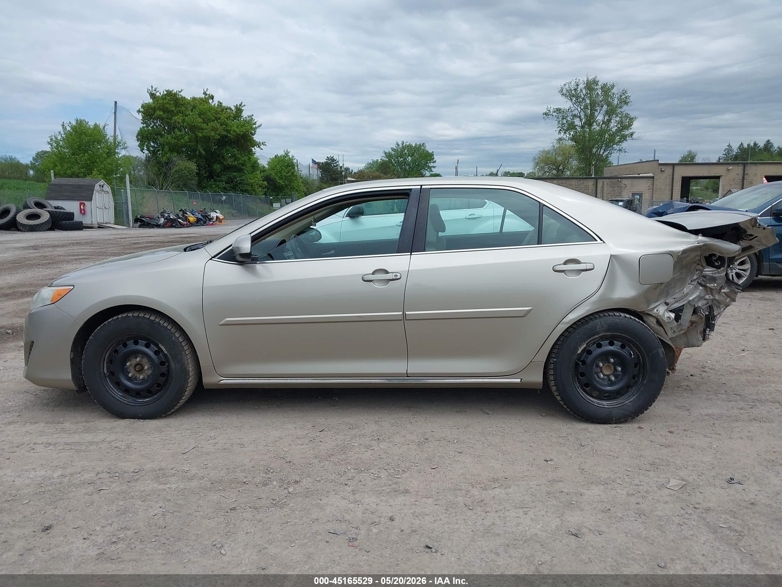 2014 Toyota Camry Le Champagne vin: 4T1BF1FK0EU457196