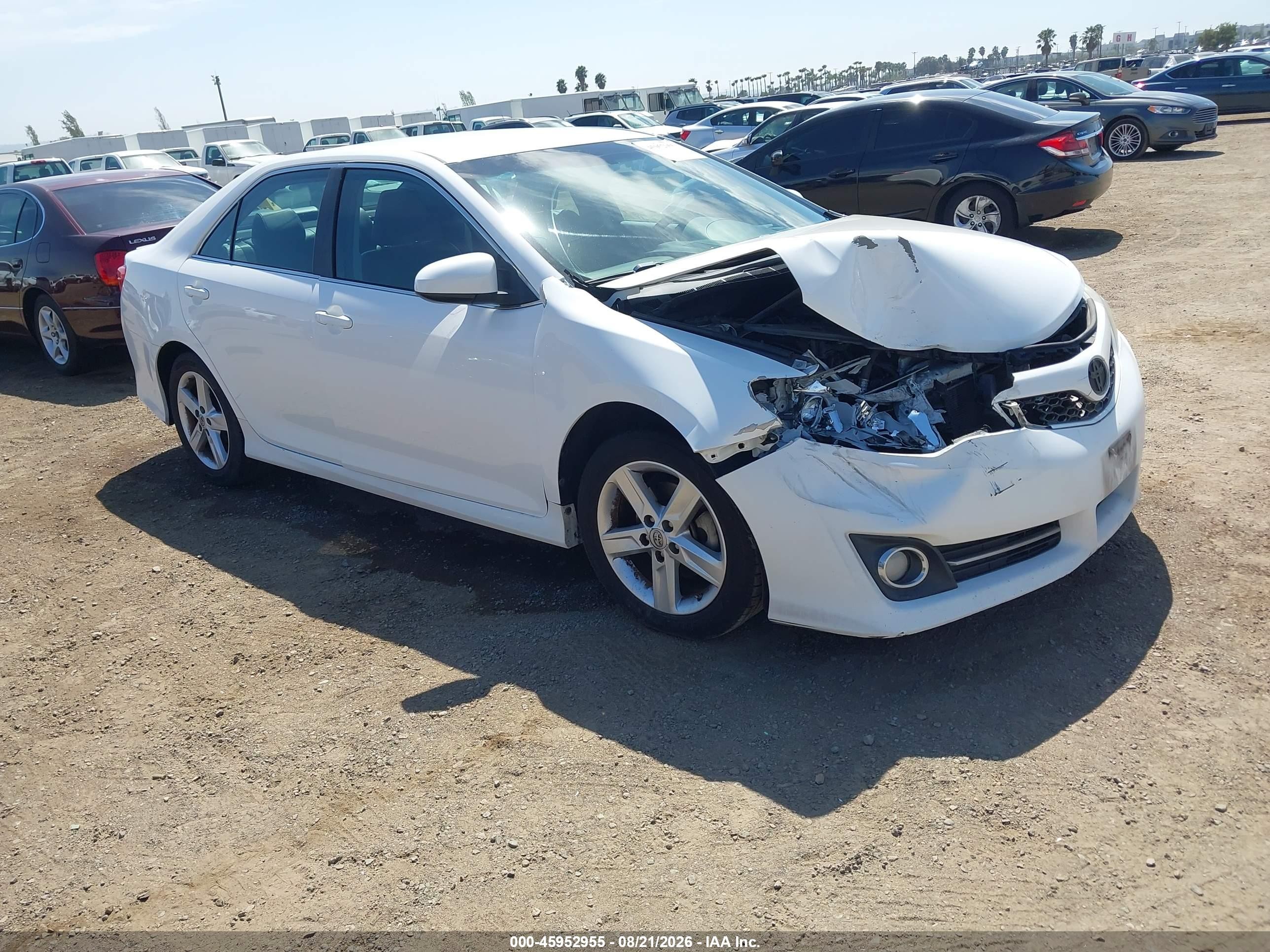 2014 Toyota Camry Se White vin: 4T1BF1FK0EU460566