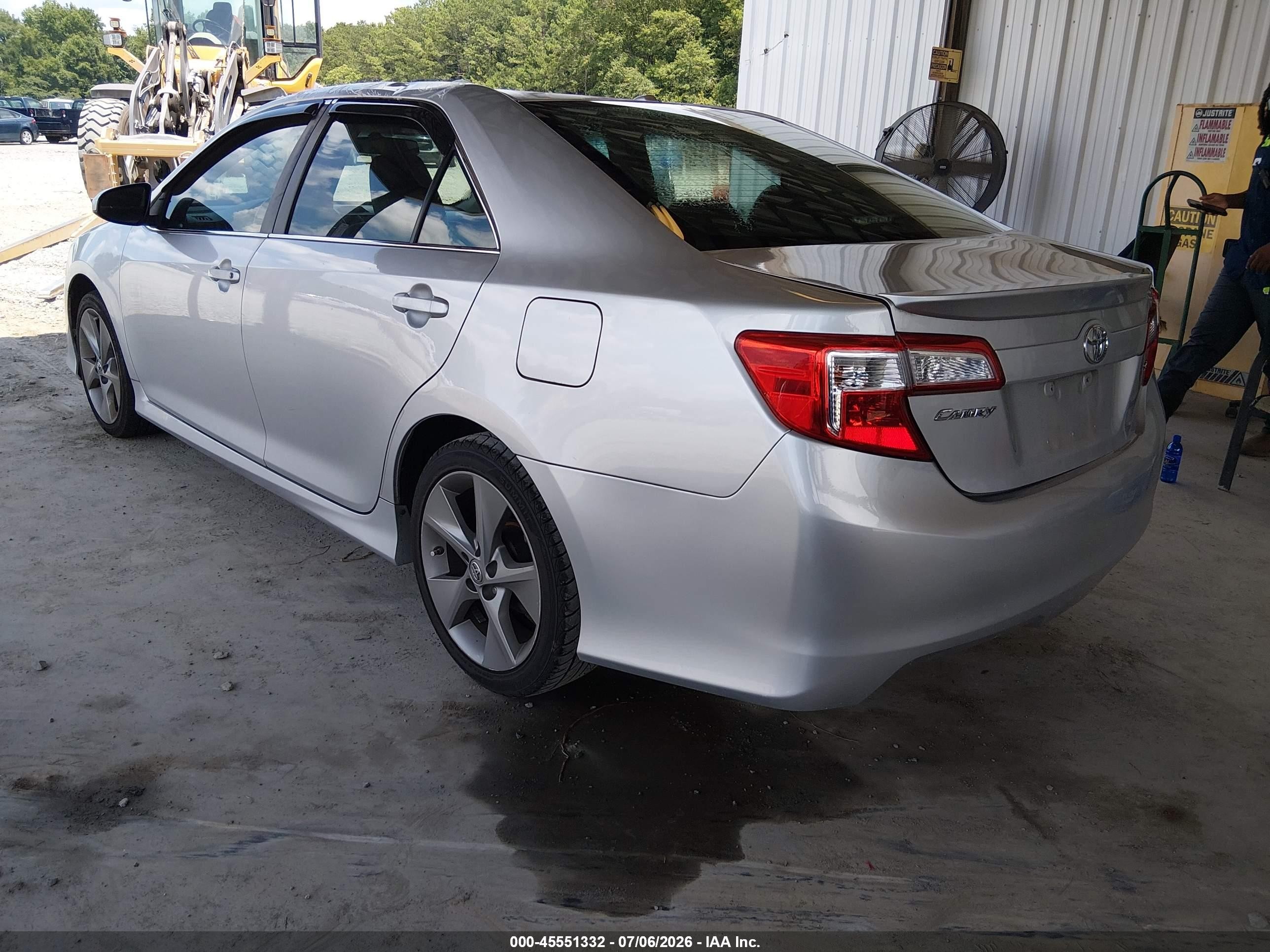 2014 Toyota Camry Se Sport Серебряный vin: 4T1BF1FK0EU743128