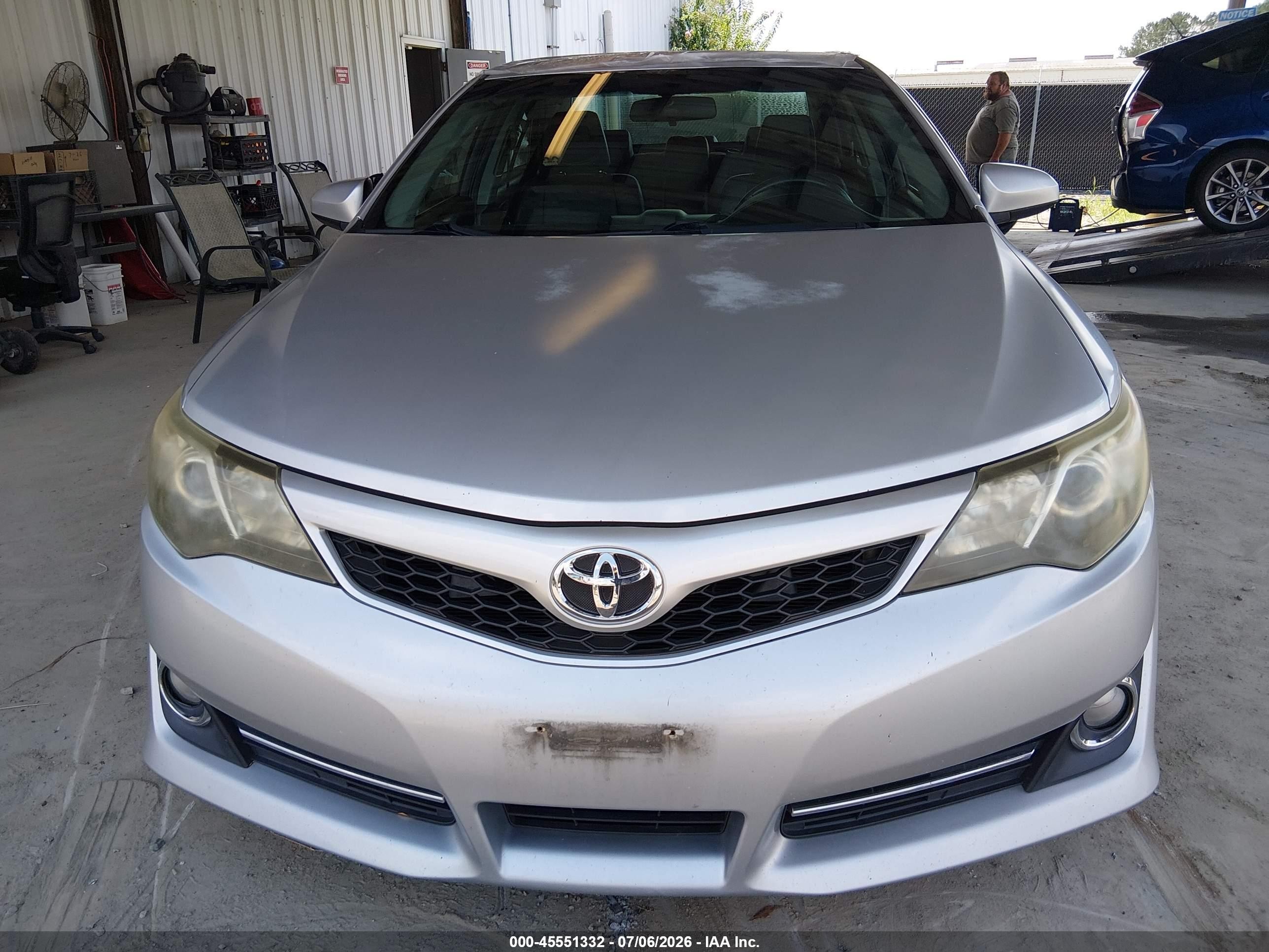 2014 Toyota Camry Se Sport Серебряный vin: 4T1BF1FK0EU743128