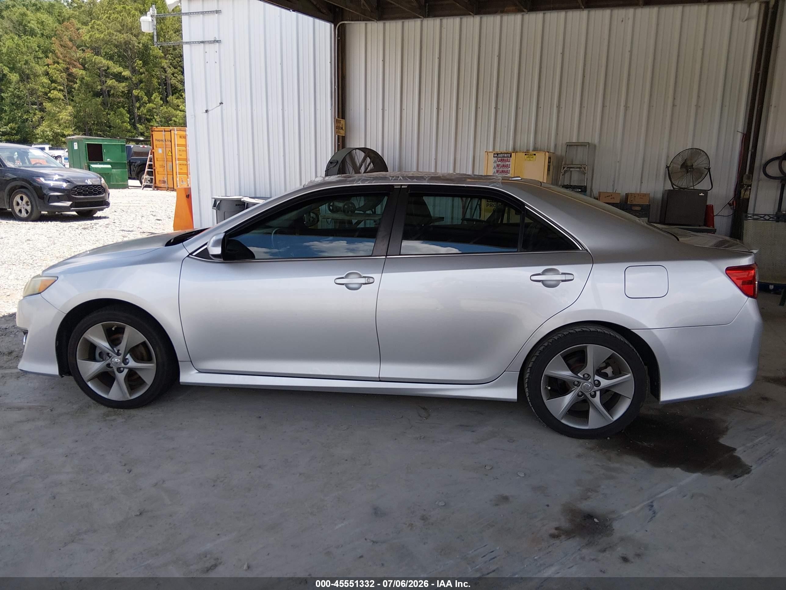 2014 Toyota Camry Se Sport Серебряный vin: 4T1BF1FK0EU743128