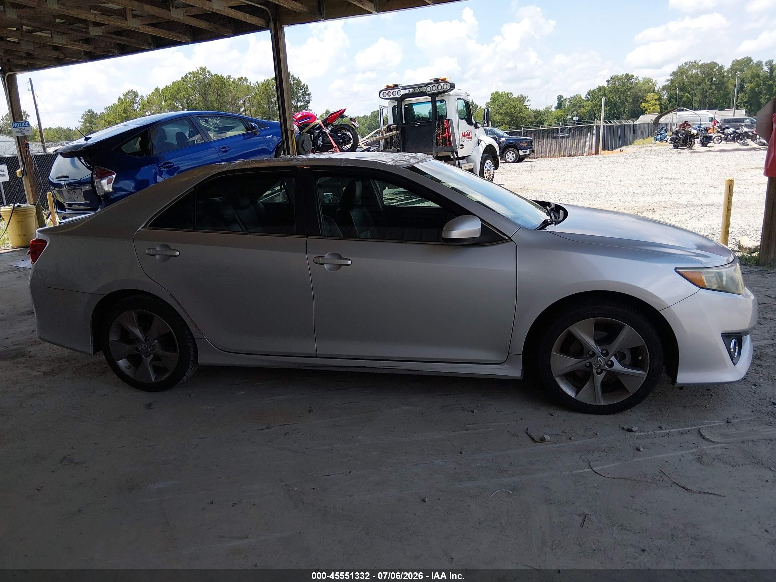 2014 Toyota Camry Se Sport Серебряный vin: 4T1BF1FK0EU743128