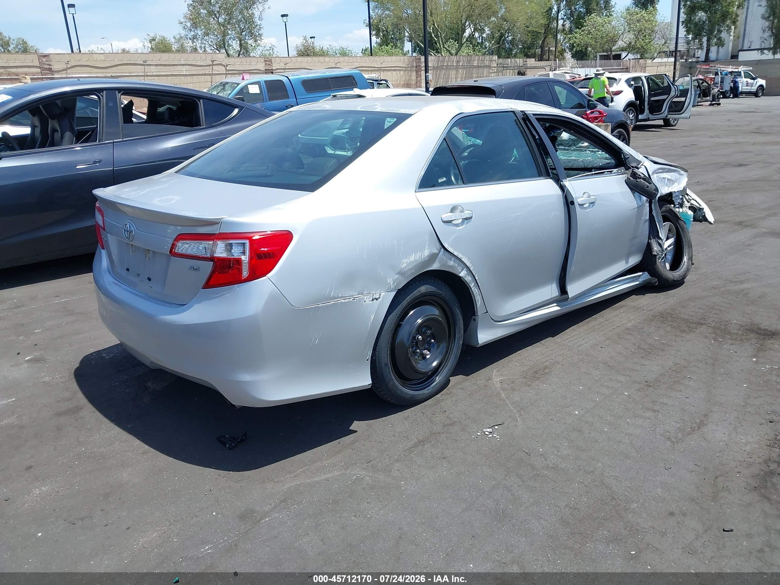 2014 Toyota Camry Se Серебряный vin: 4T1BF1FK0EU747681