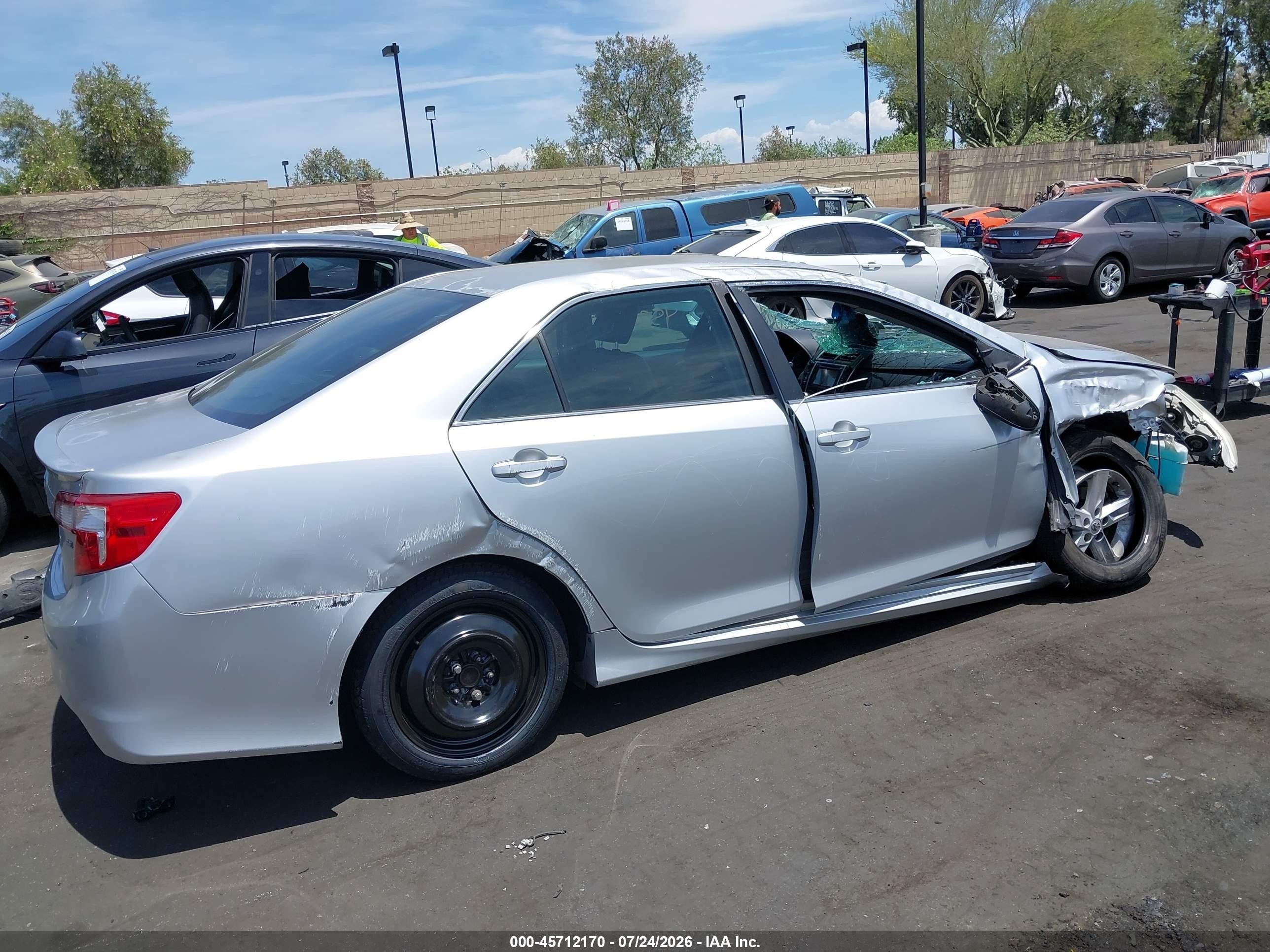 2014 Toyota Camry Se Серебряный vin: 4T1BF1FK0EU747681