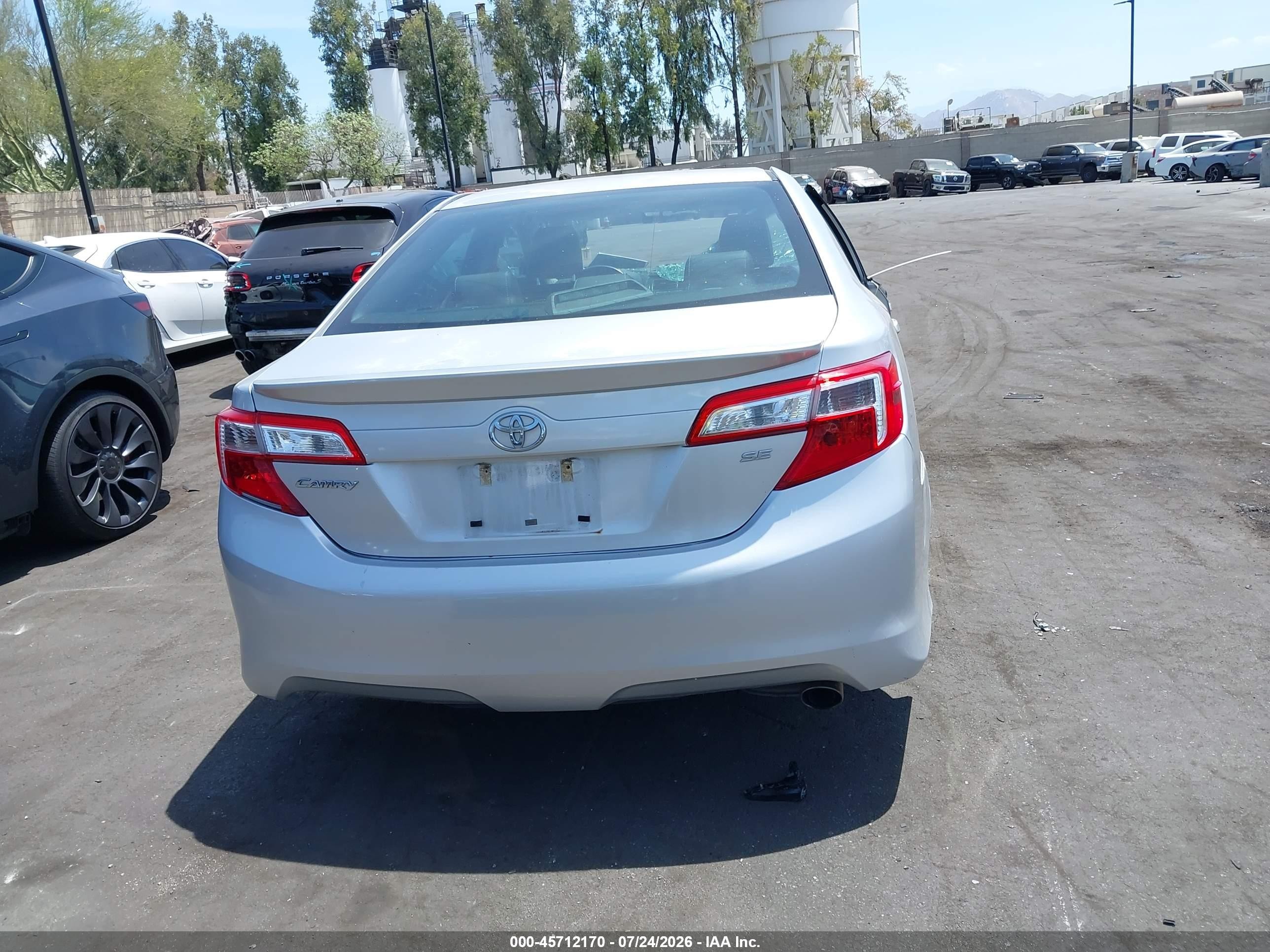 2014 Toyota Camry Se Серебряный vin: 4T1BF1FK0EU747681