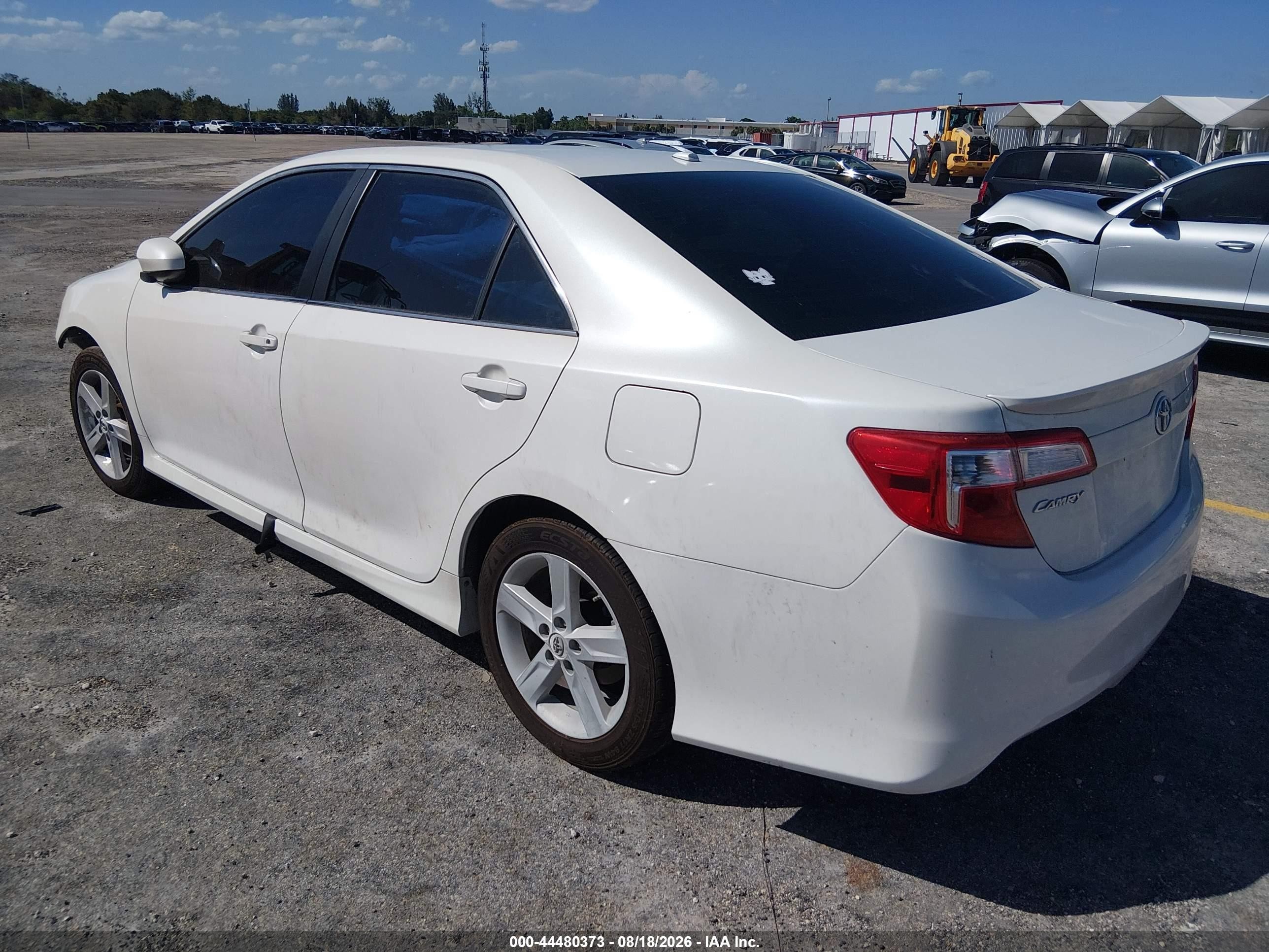 2014 Toyota Camry Se White vin: 4T1BF1FK0EU816272