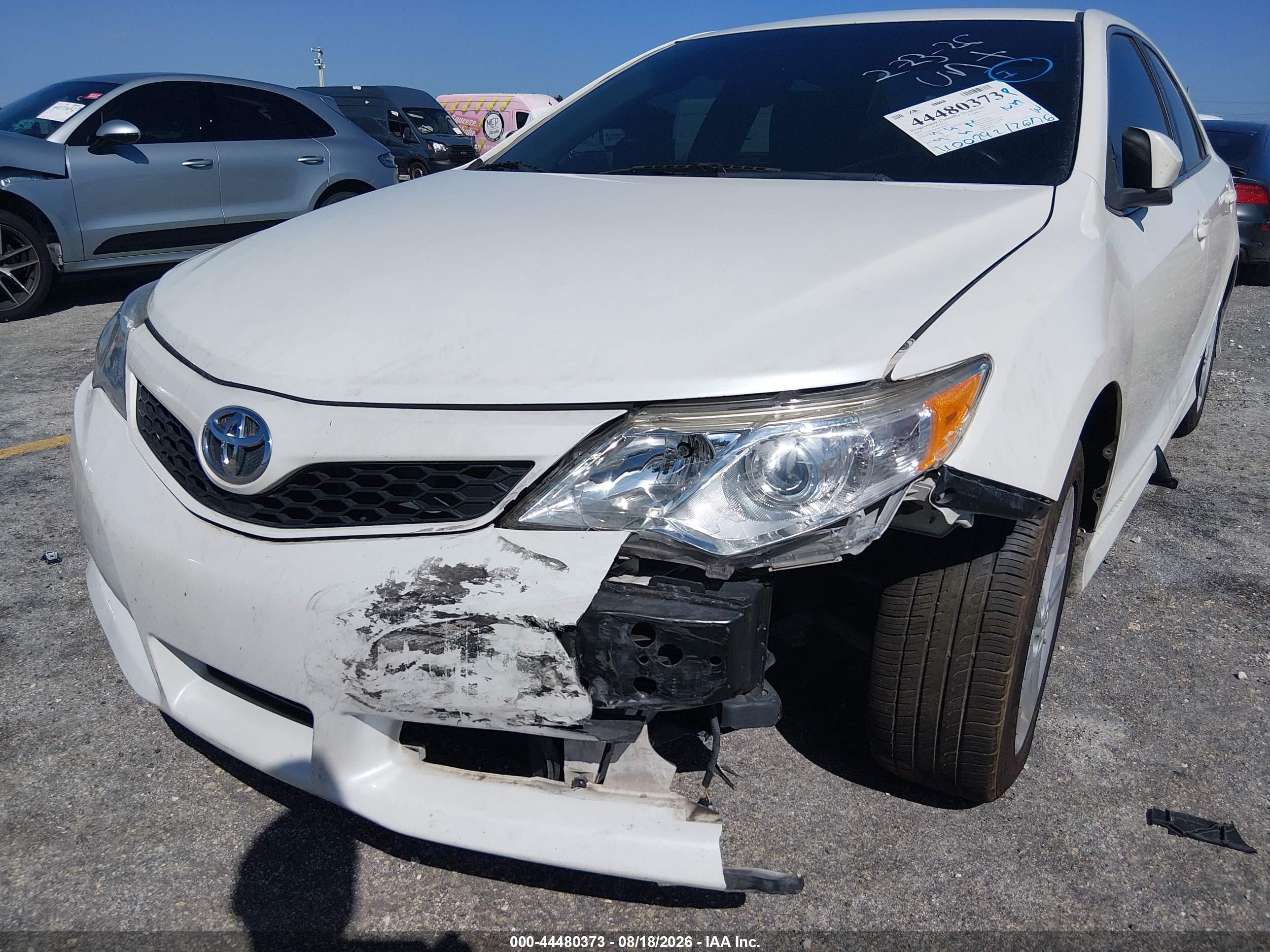 2014 Toyota Camry Se White vin: 4T1BF1FK0EU816272