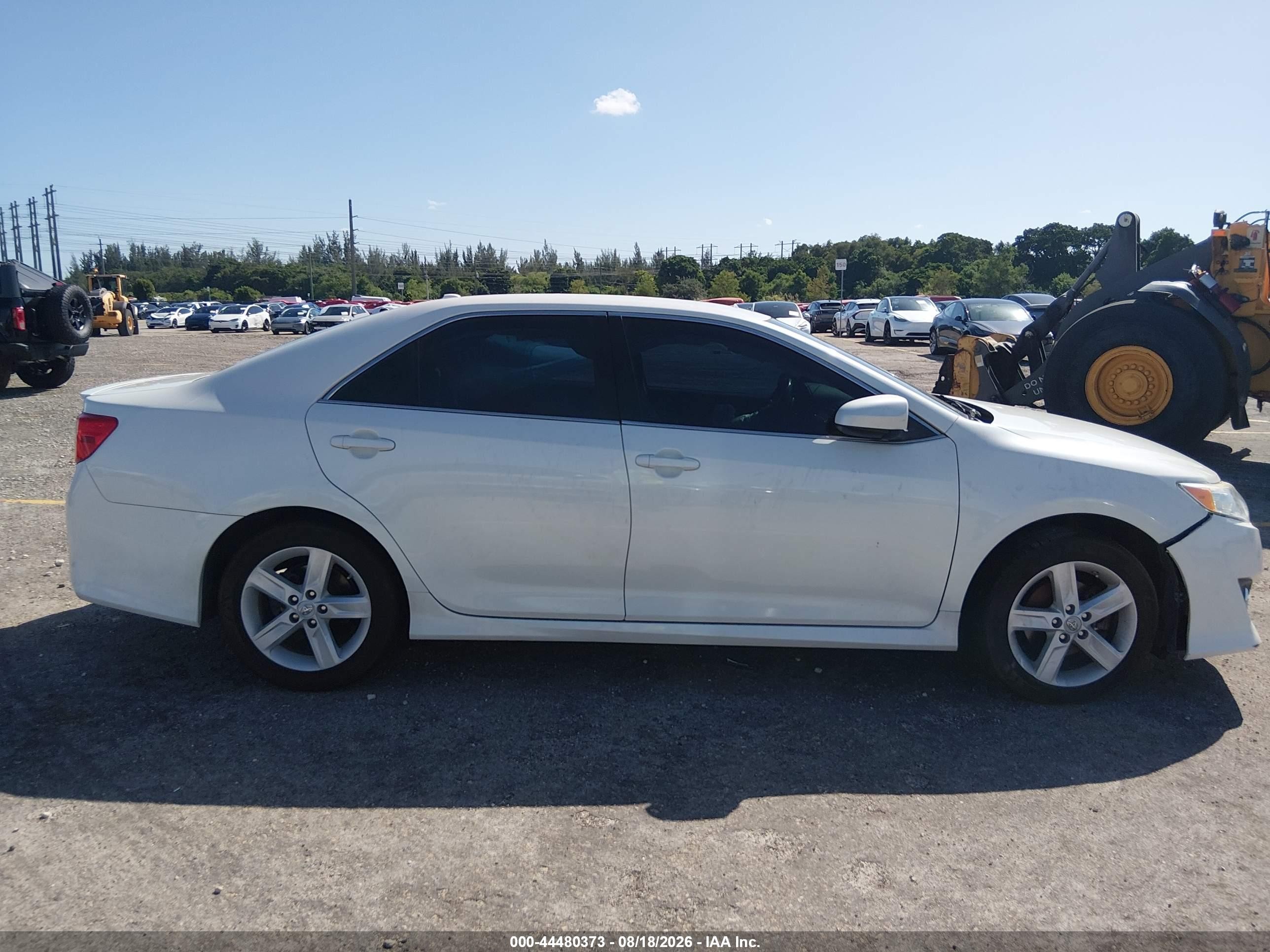 2014 Toyota Camry Se White vin: 4T1BF1FK0EU816272