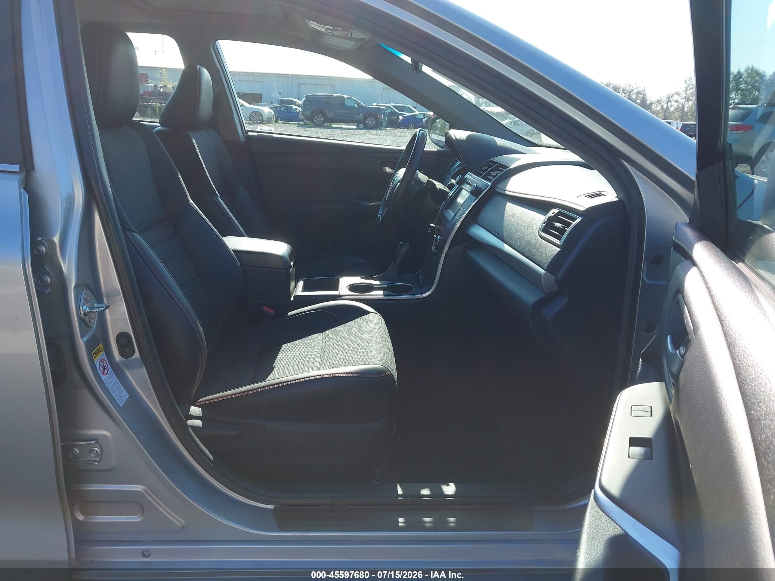 2015 Toyota Camry Se Silver vin: 4T1BF1FK0FU060413