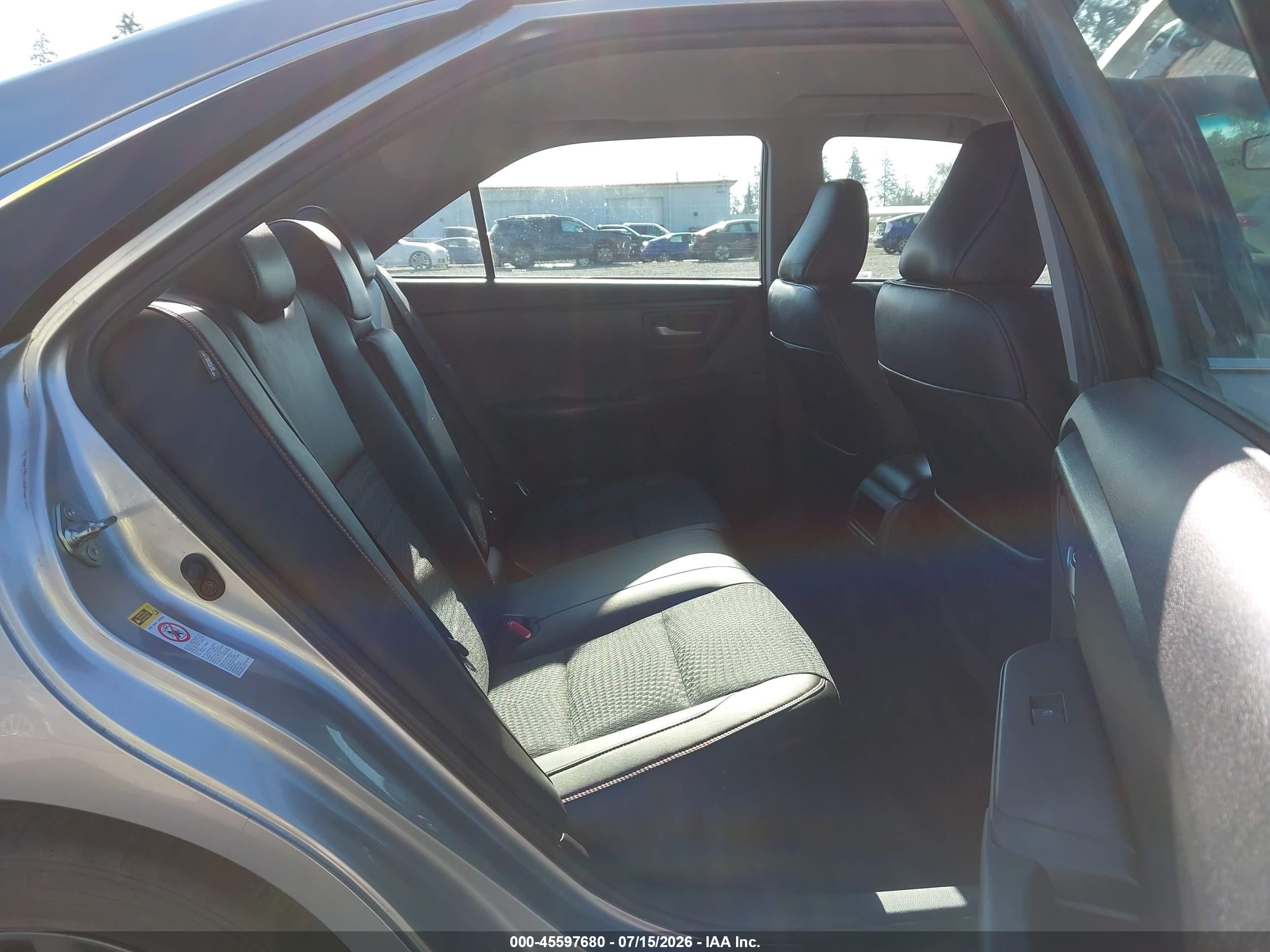2015 Toyota Camry Se Silver vin: 4T1BF1FK0FU060413