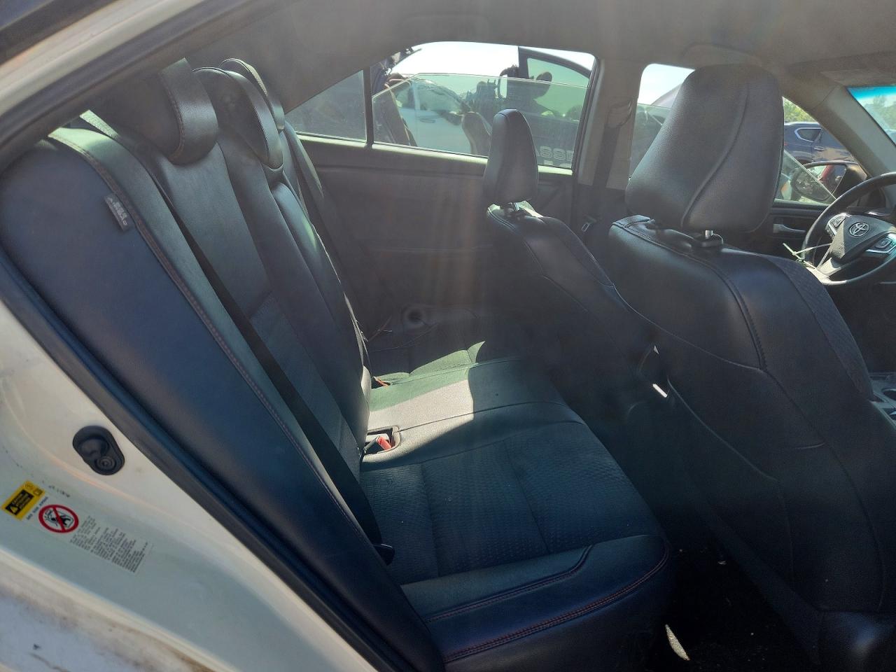 2015 Toyota Camry Se White vin: 4T1BF1FK0FU064560