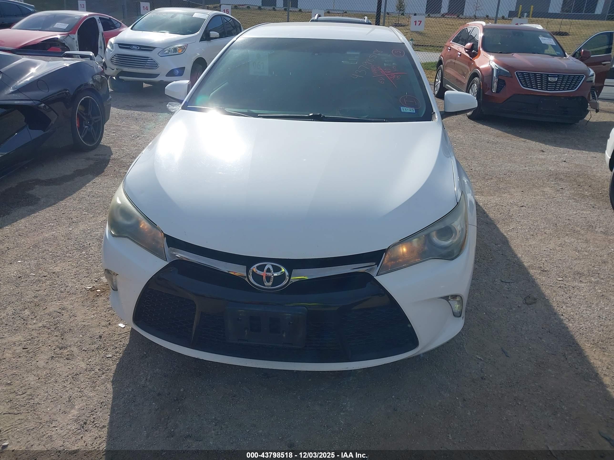 2015 Toyota Camry Se White vin: 4T1BF1FK0FU105236