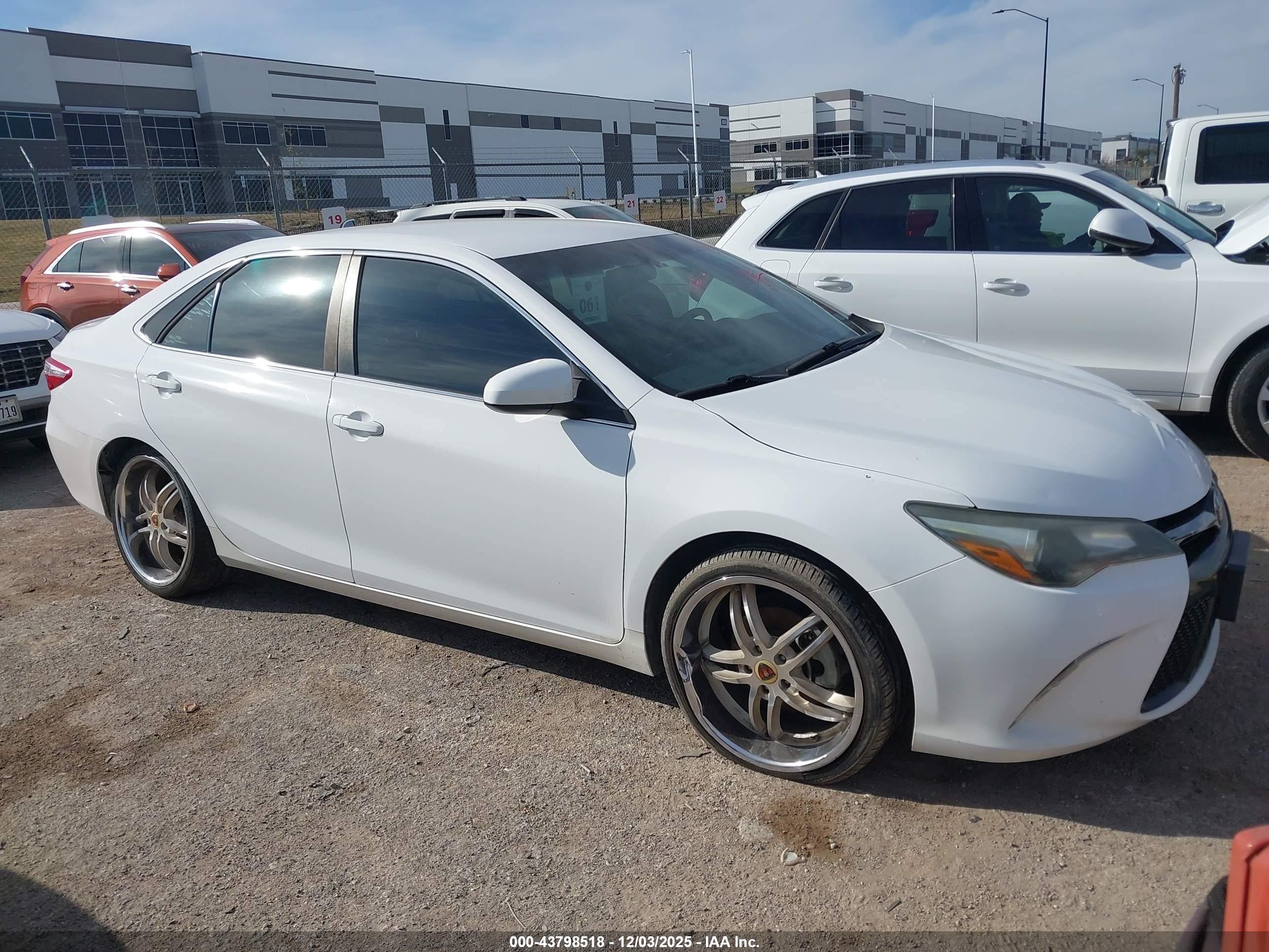 2015 Toyota Camry Se White vin: 4T1BF1FK0FU105236