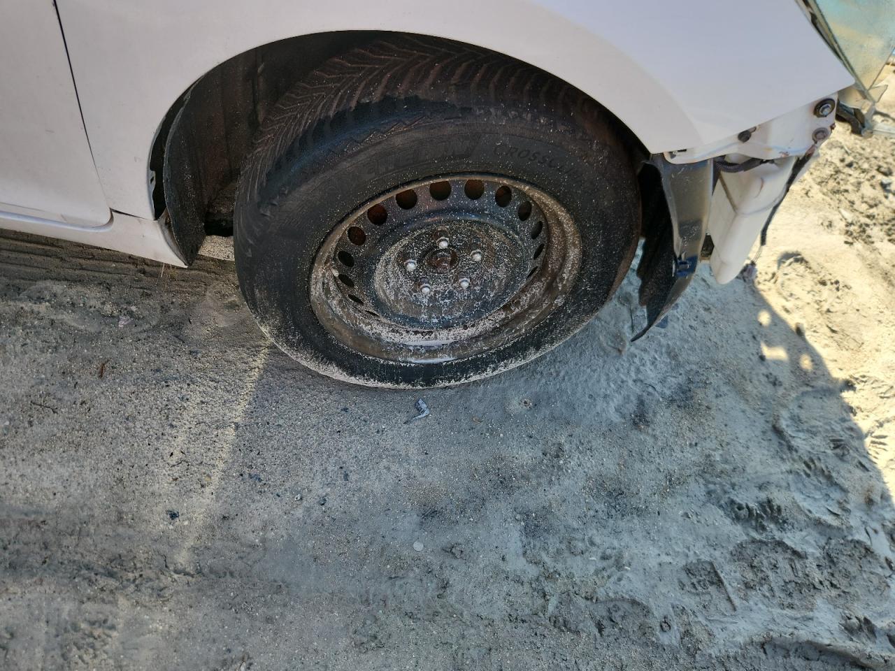 2015 Toyota Camry Le Белый vin: 4T1BF1FK0FU107620 Damage: Right Front Wheel Cover, Missing, Replacement Required