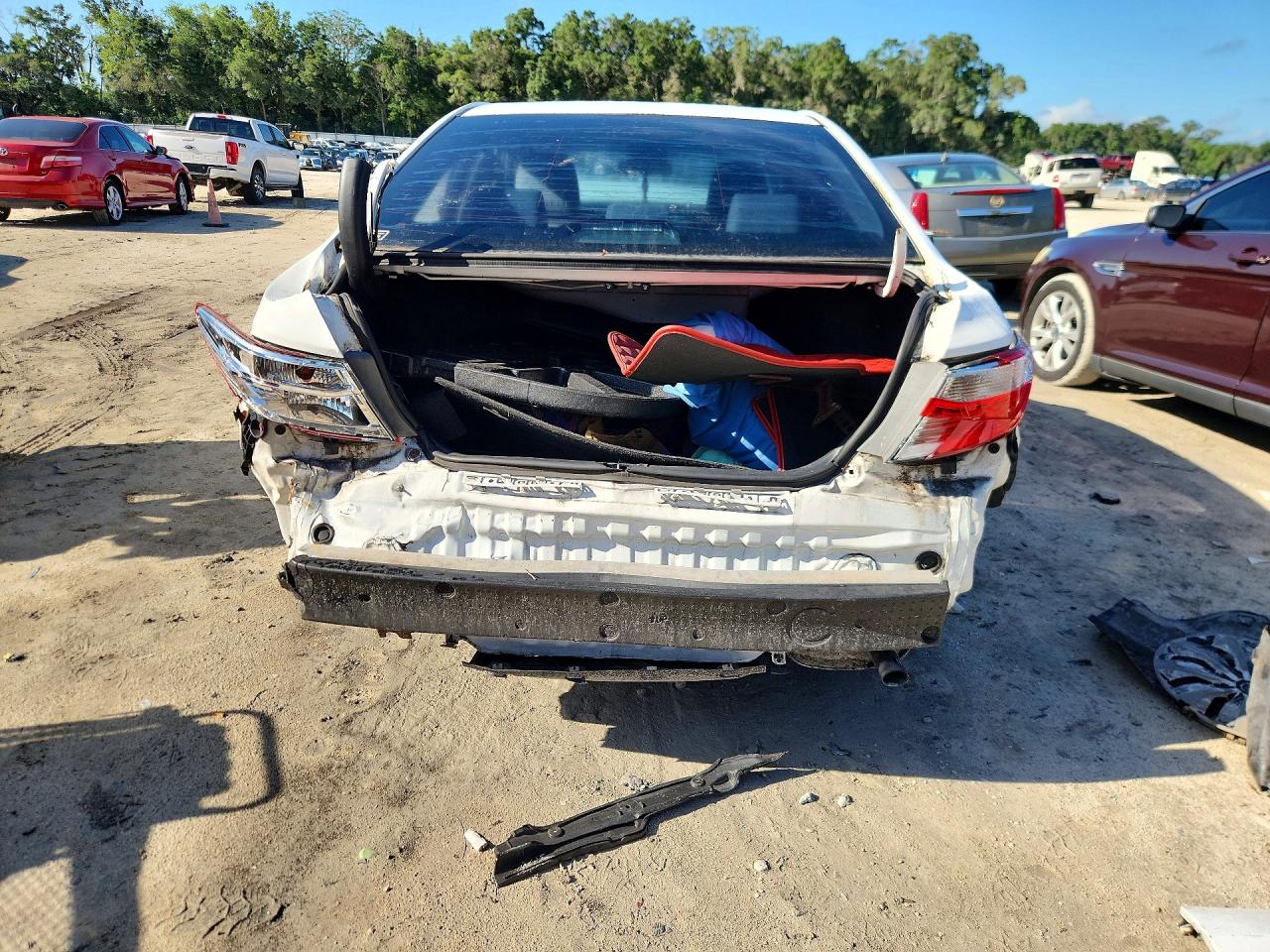 2015 Toyota Camry Le Белый vin: 4T1BF1FK0FU107620