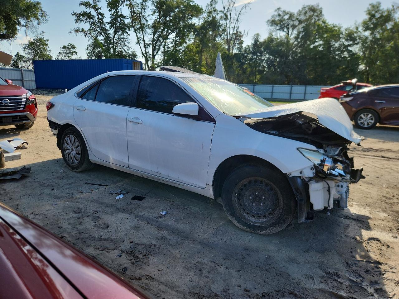 2015 Toyota Camry Le Белый vin: 4T1BF1FK0FU107620