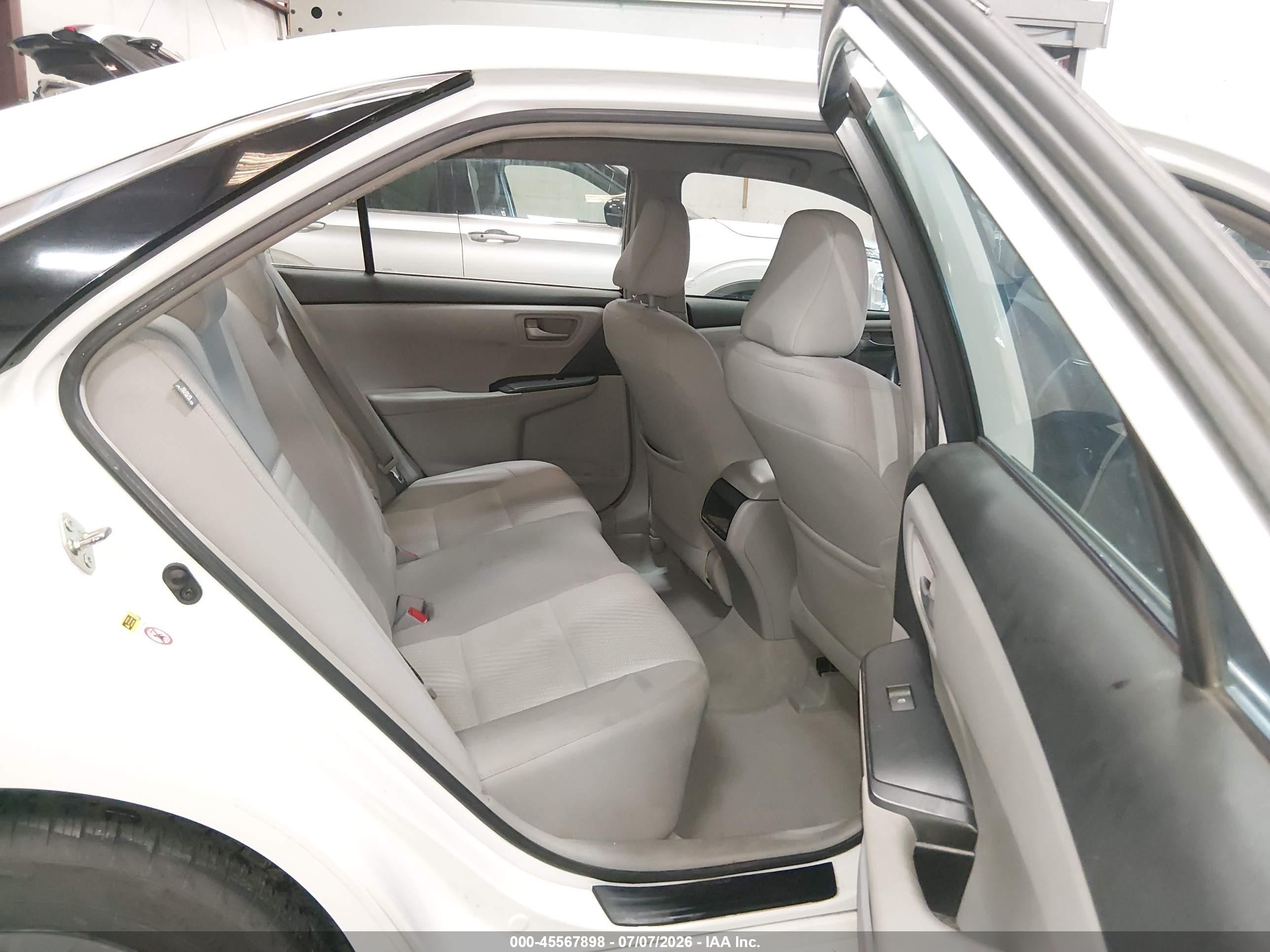 2015 Toyota Camry Le White vin: 4T1BF1FK0FU492838
