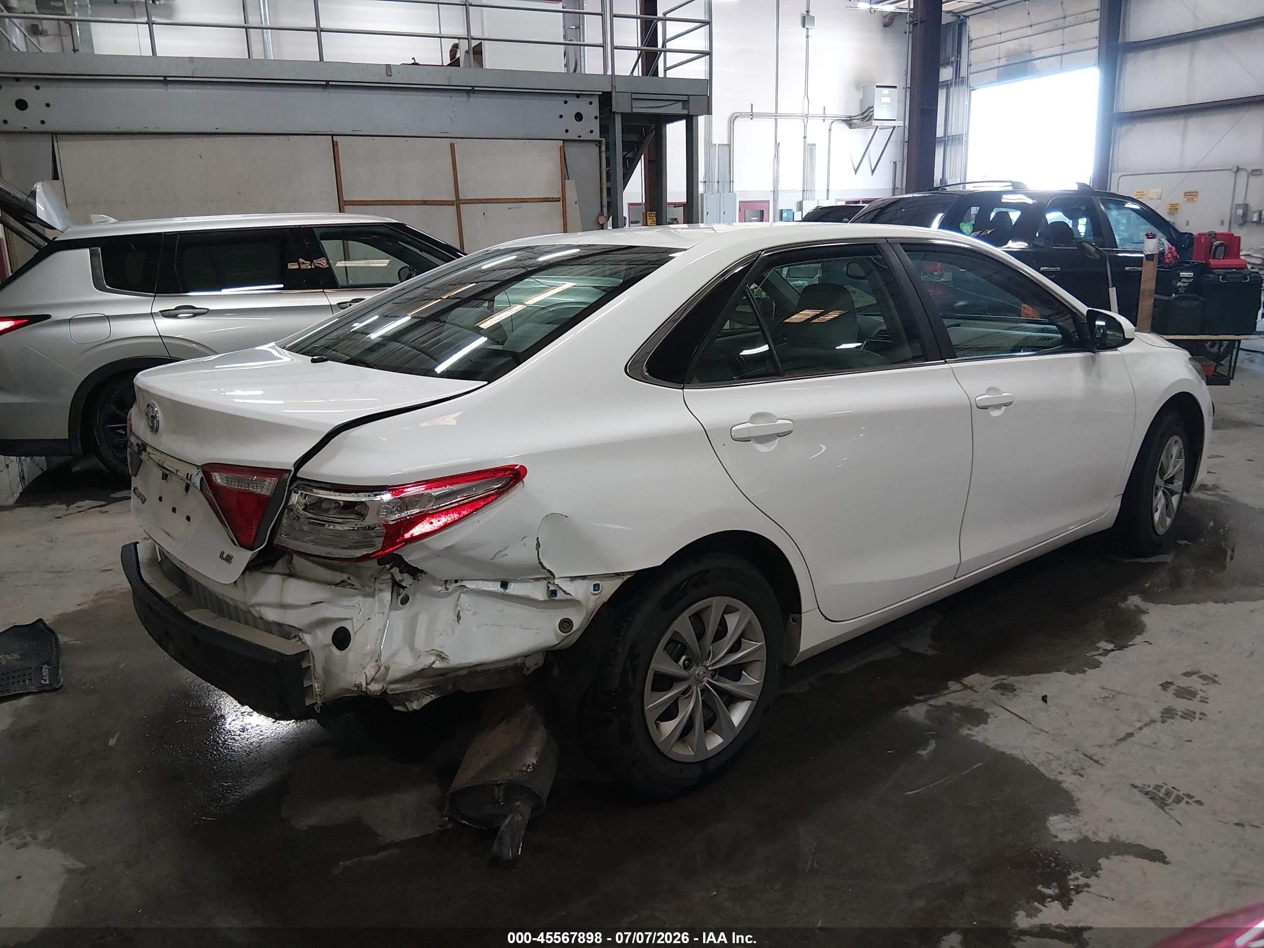 2015 Toyota Camry Le White vin: 4T1BF1FK0FU492838