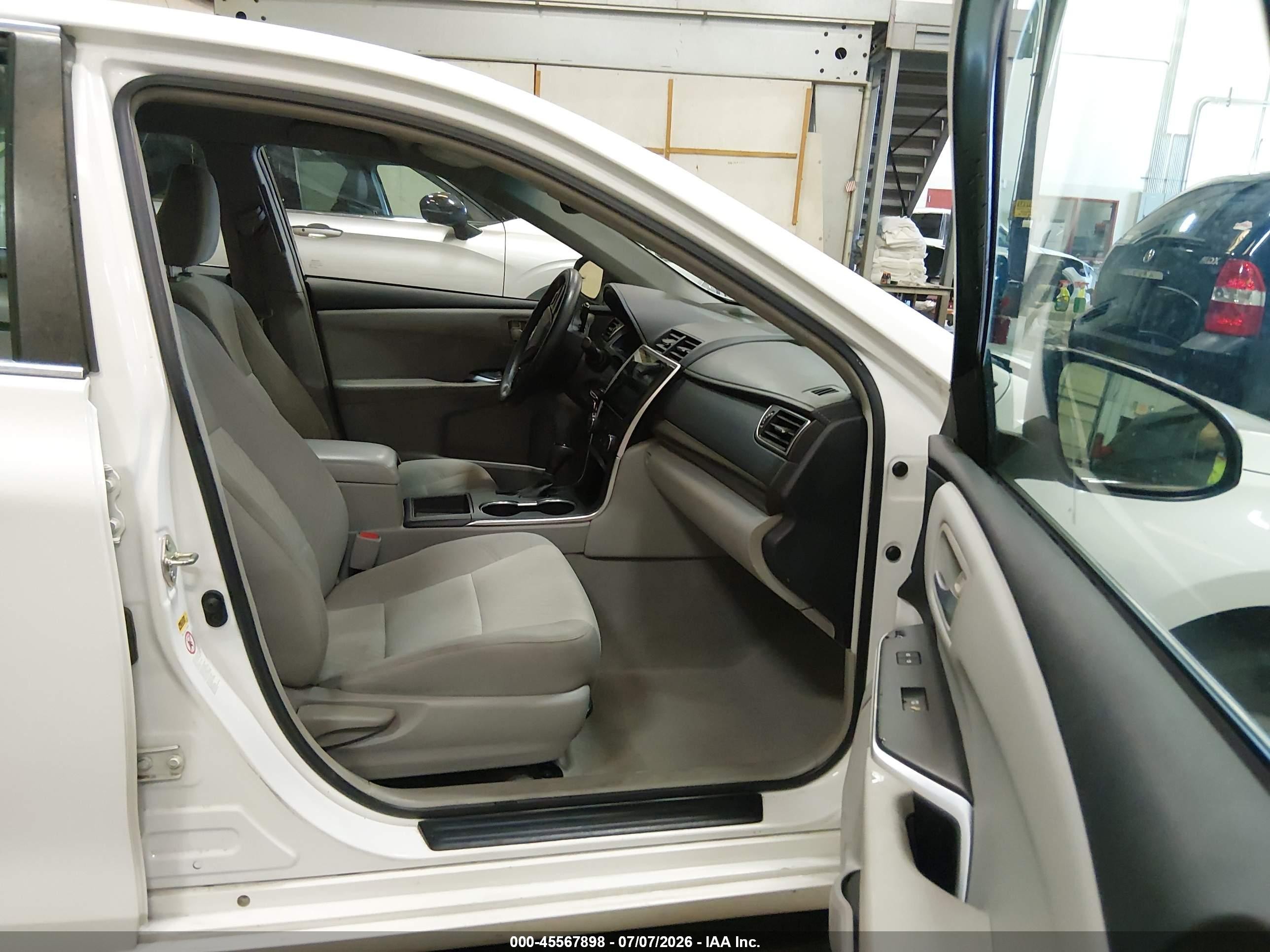 2015 Toyota Camry Le White vin: 4T1BF1FK0FU492838