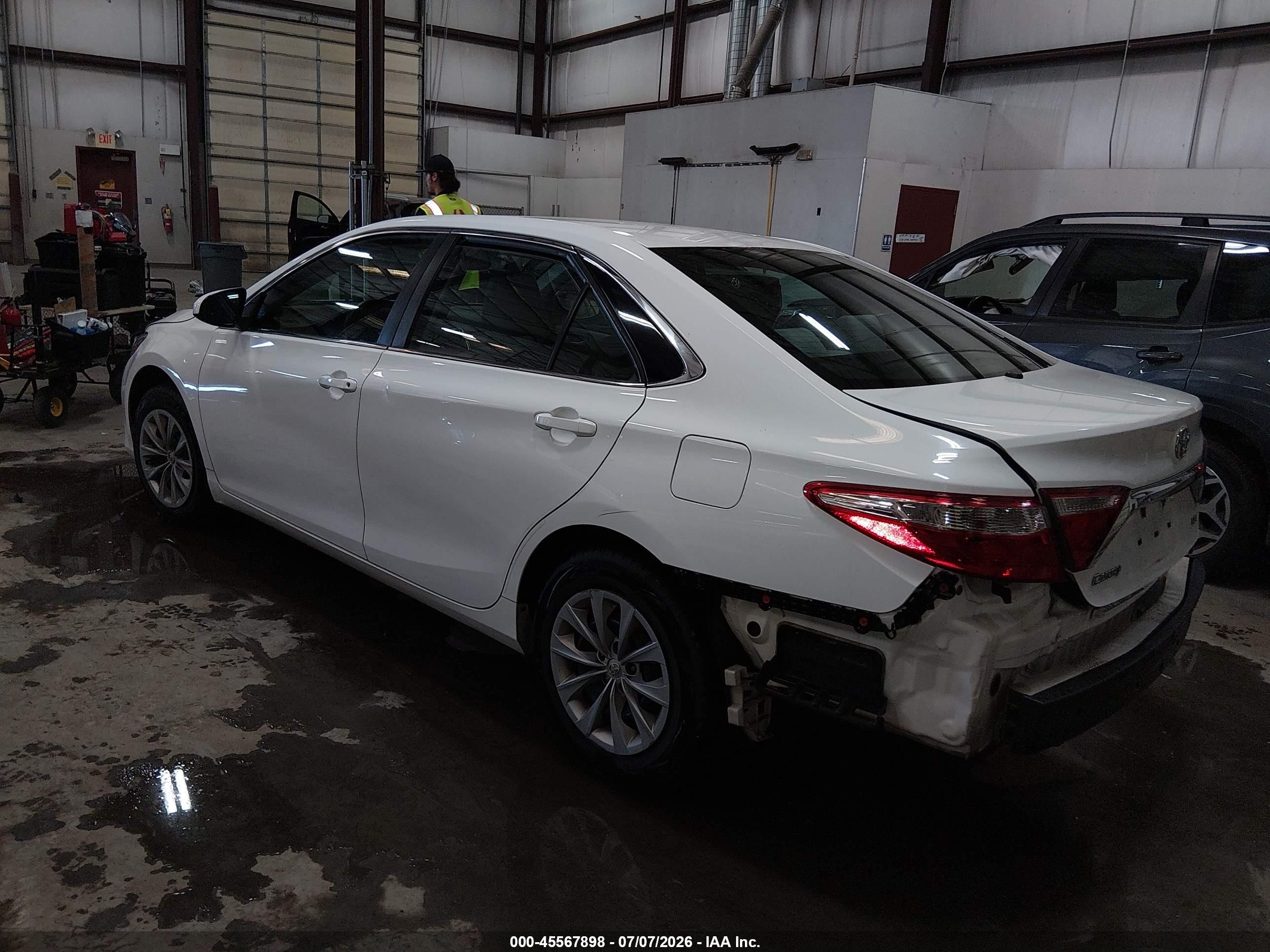 2015 Toyota Camry Le White vin: 4T1BF1FK0FU492838