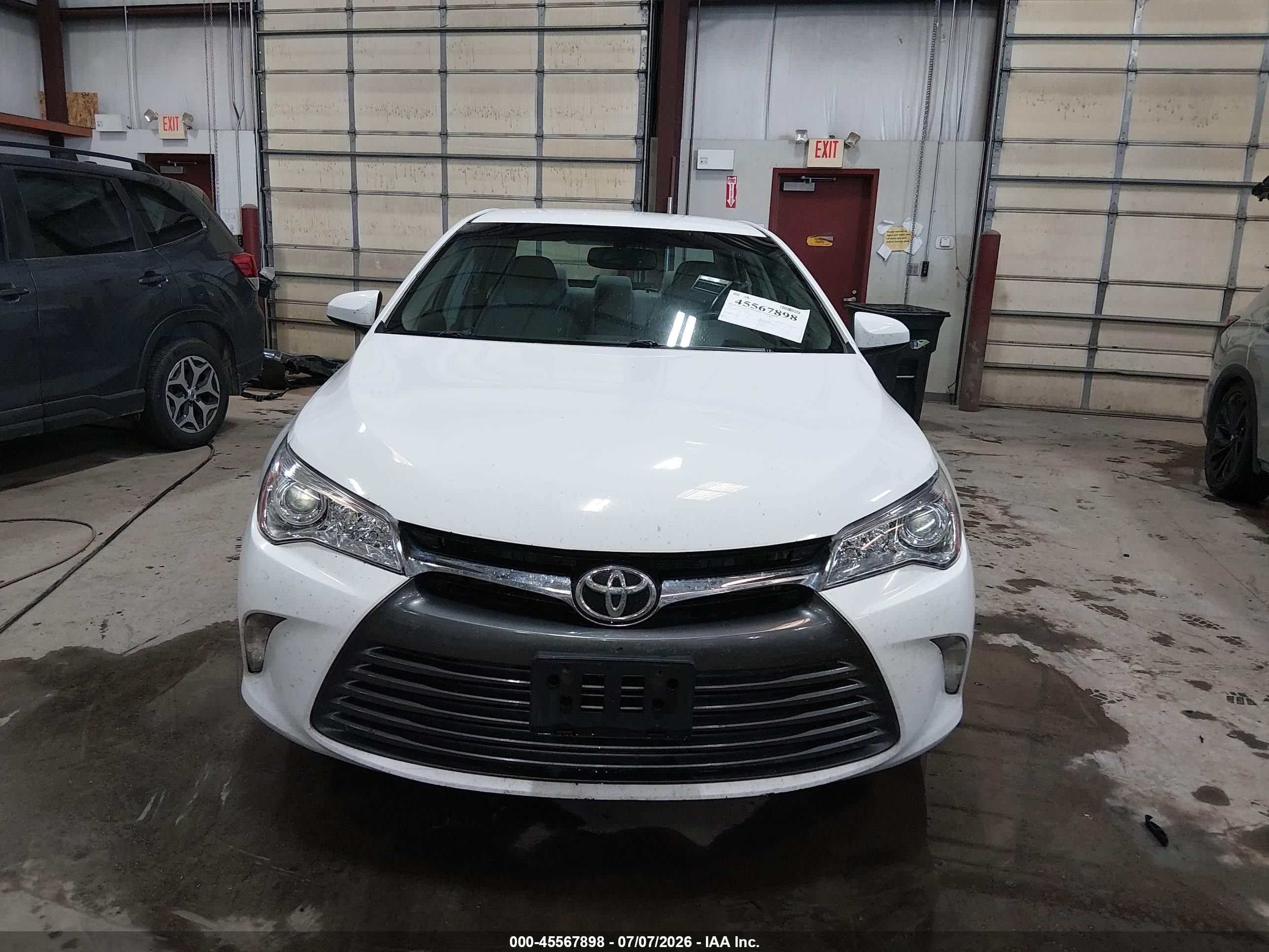 2015 Toyota Camry Le White vin: 4T1BF1FK0FU492838