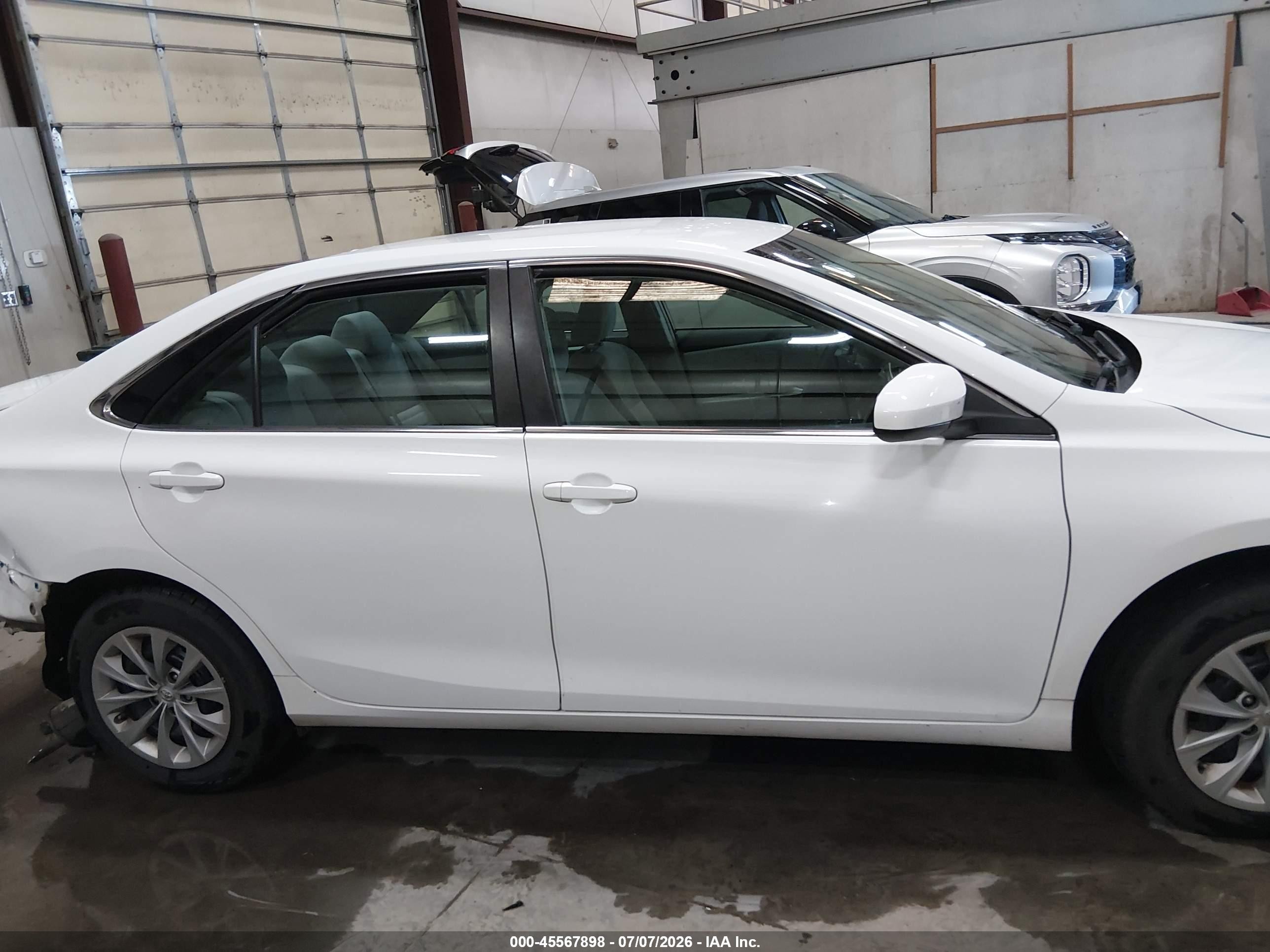 2015 Toyota Camry Le White vin: 4T1BF1FK0FU492838