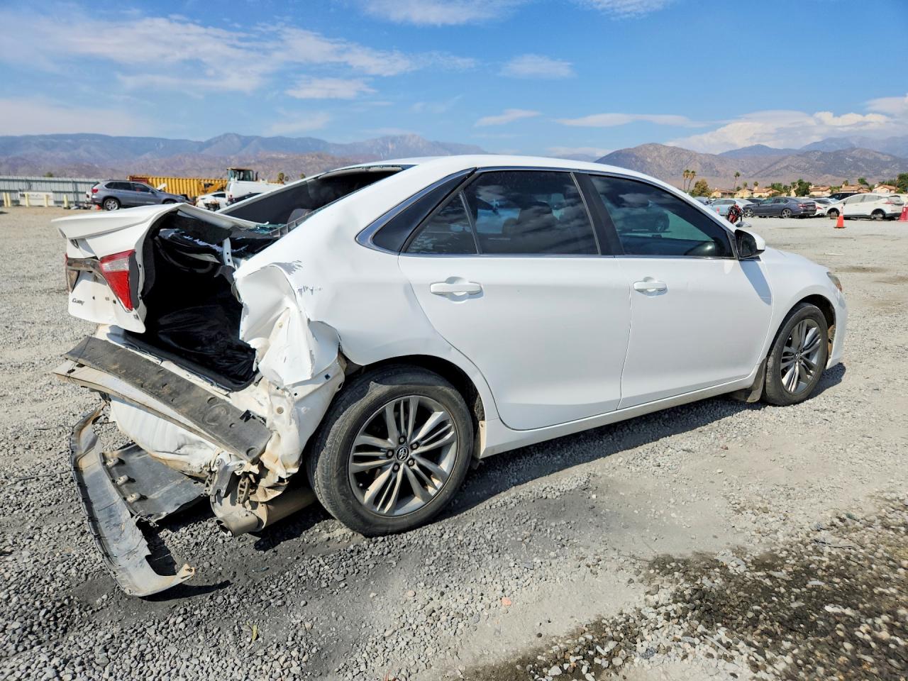 2015 Toyota Camry Se White vin: 4T1BF1FK0FU494590