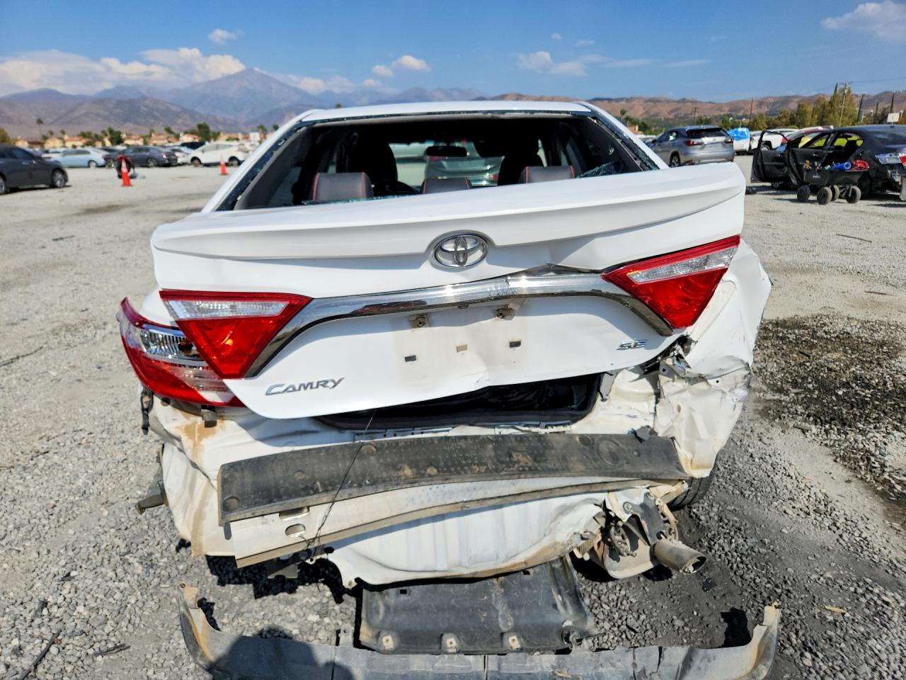2015 Toyota Camry Se White vin: 4T1BF1FK0FU494590