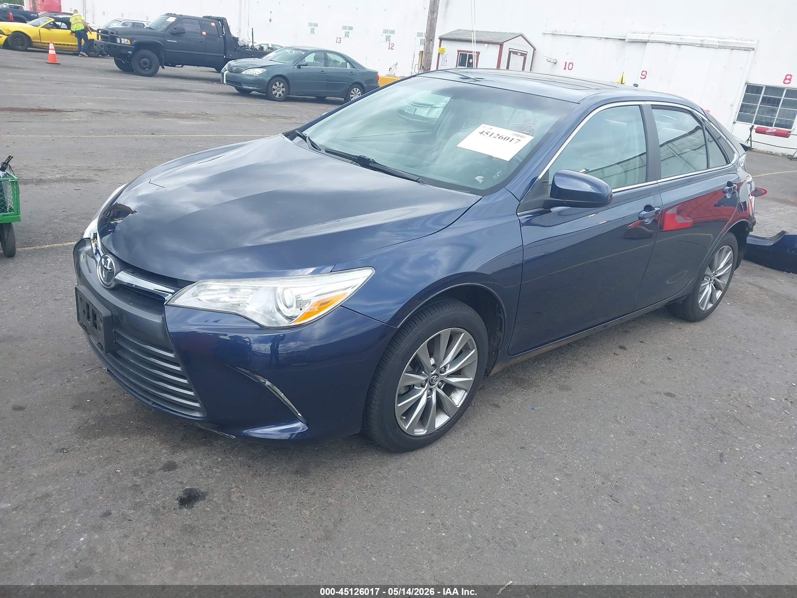2015 Toyota Camry Xle Blue vin: 4T1BF1FK0FU877400