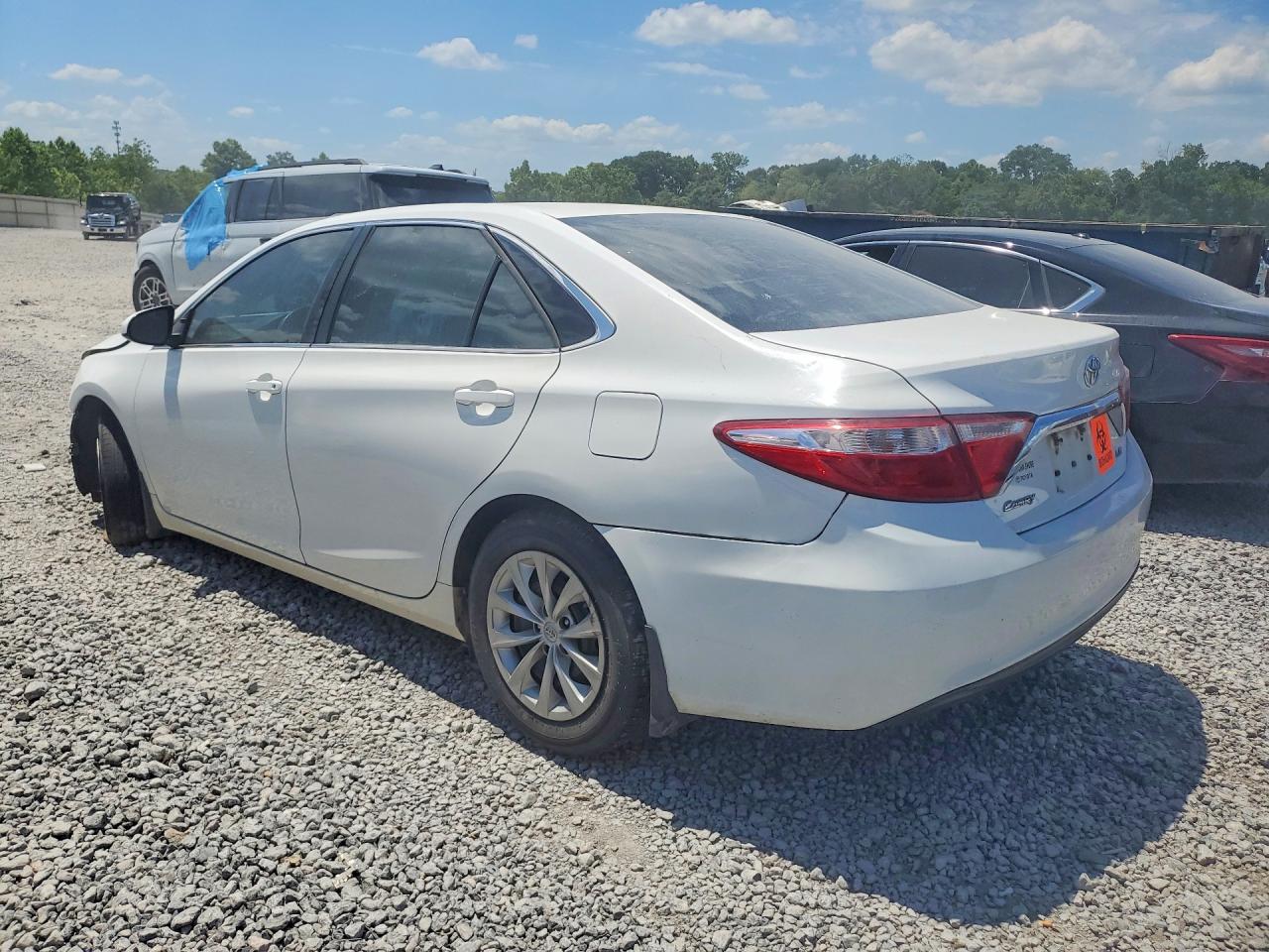 2015 Toyota Camry Le White vin: 4T1BF1FK0FU938051